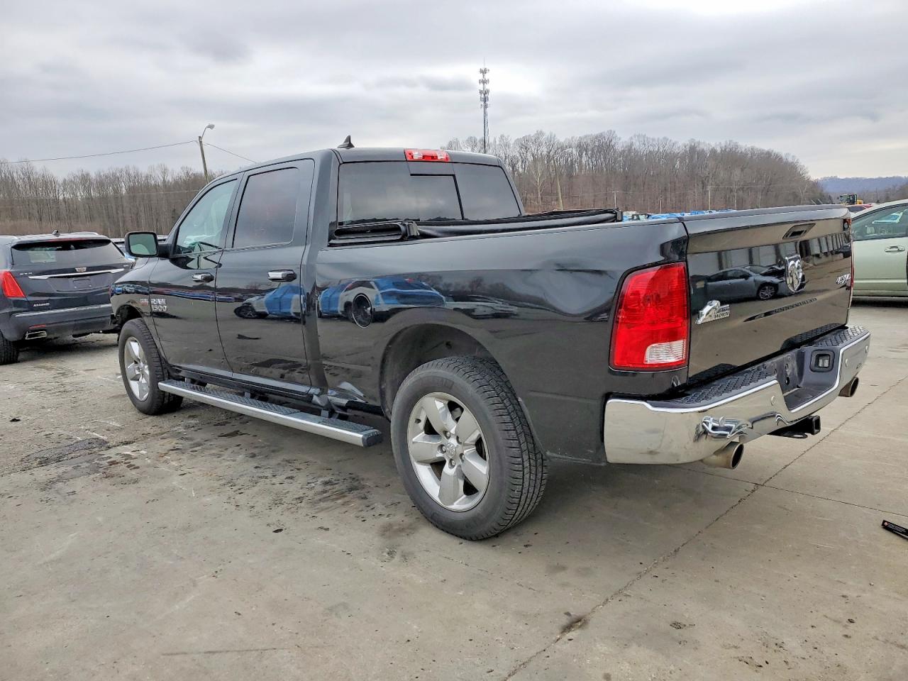 2018 RAM 1500 SLT photo 2
