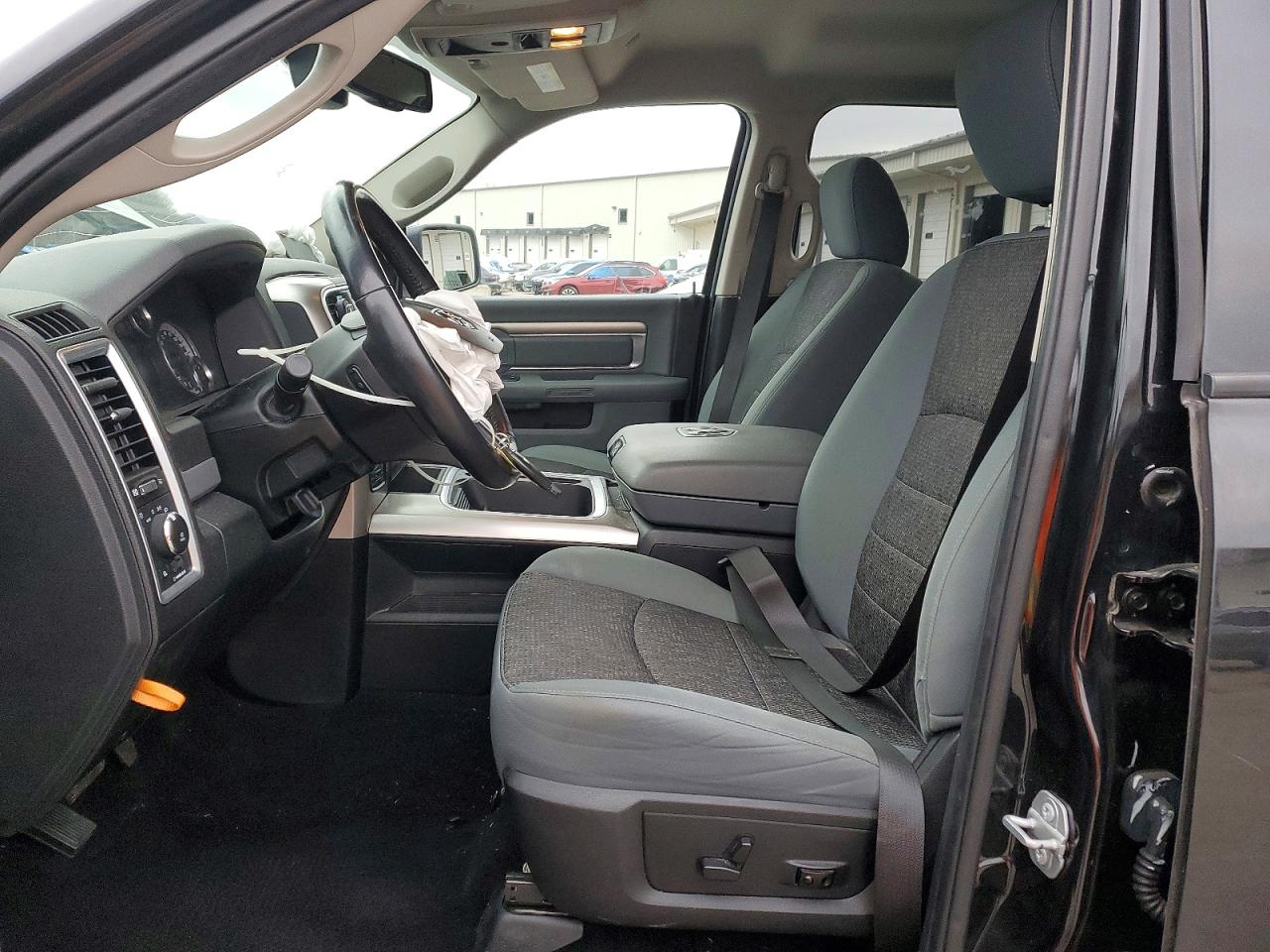 2018 RAM 1500 SLT photo 7