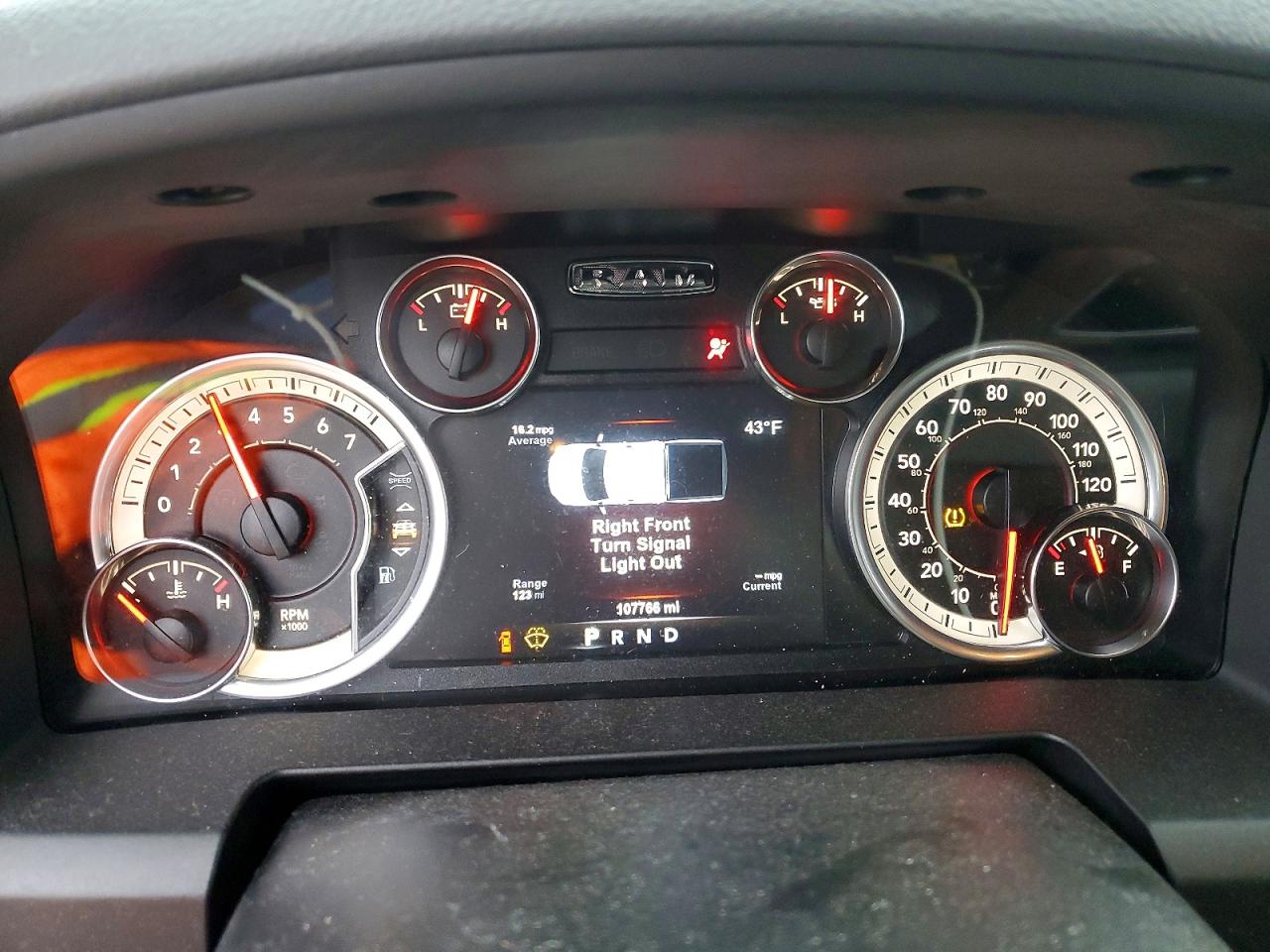 2018 RAM 1500 SLT photo 9