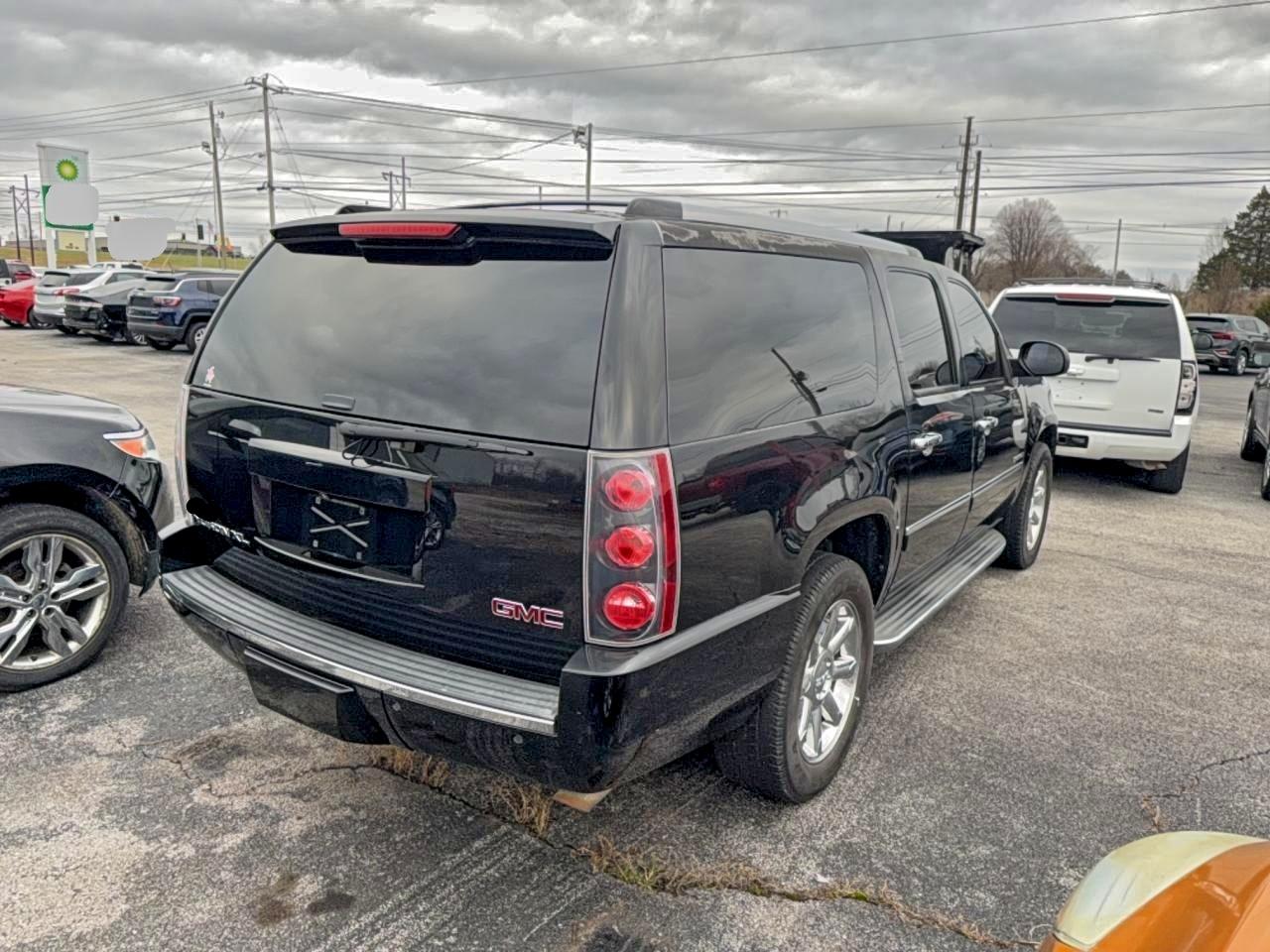 2013 GMC YUKON XL DENALI photo 4