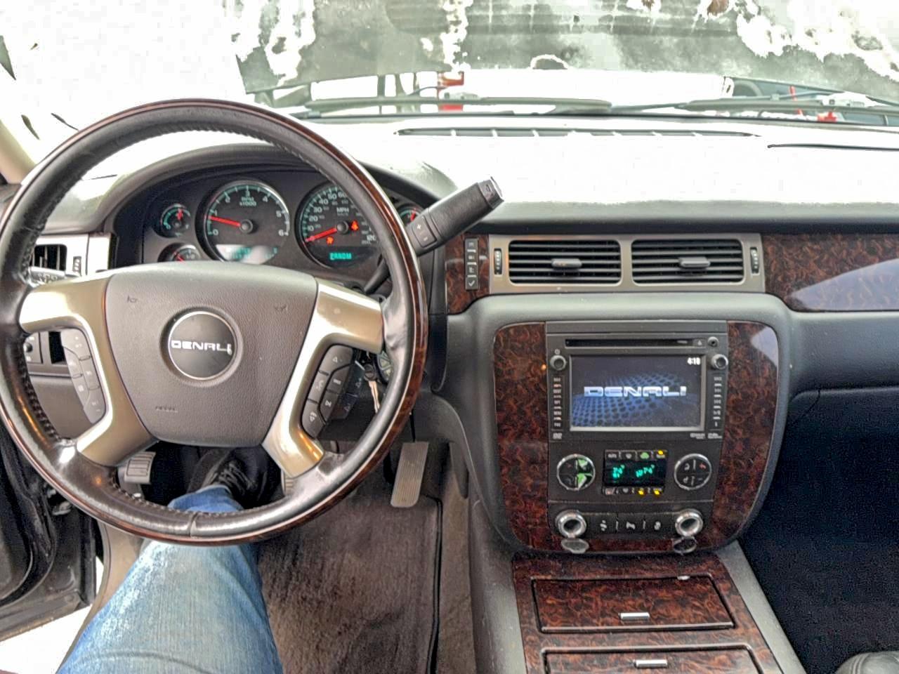 2013 GMC YUKON XL DENALI photo 9