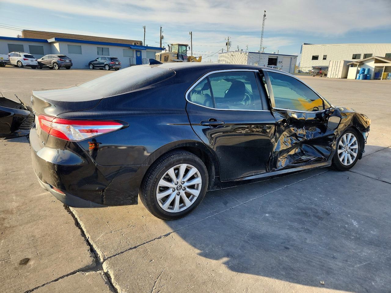 2019 TOYOTA CAMRY L photo 3