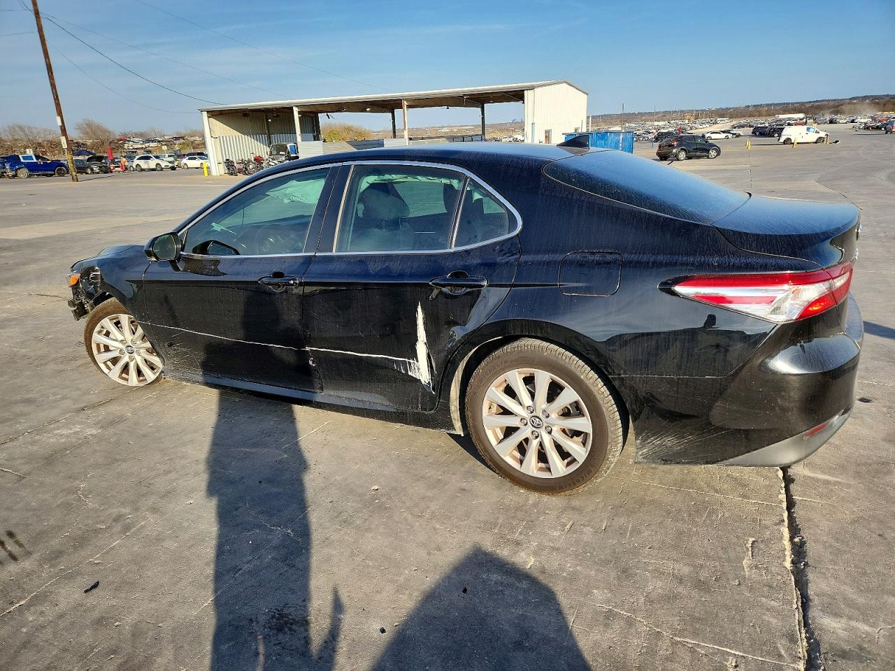 2019 TOYOTA CAMRY L photo 2