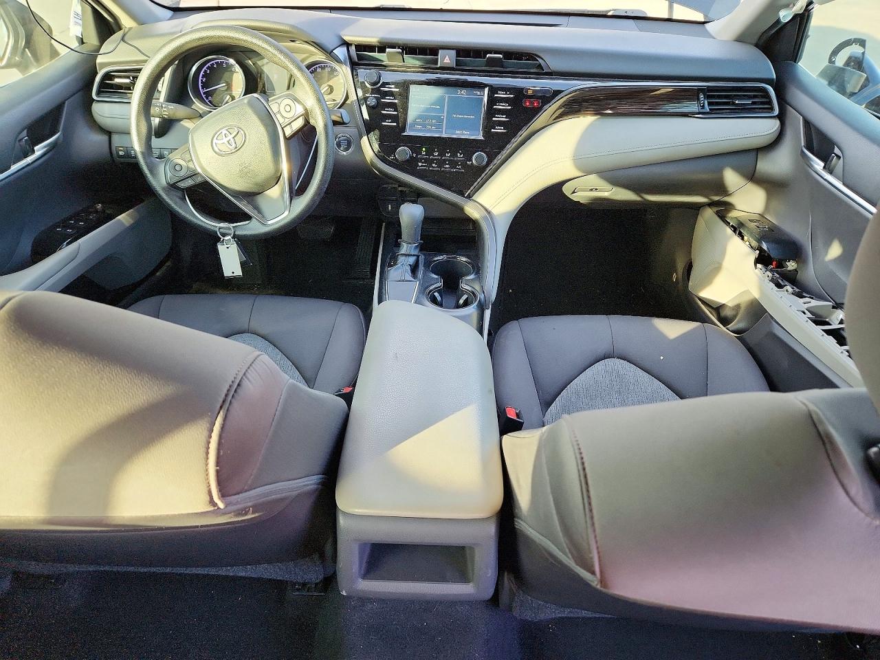2019 TOYOTA CAMRY L photo 8