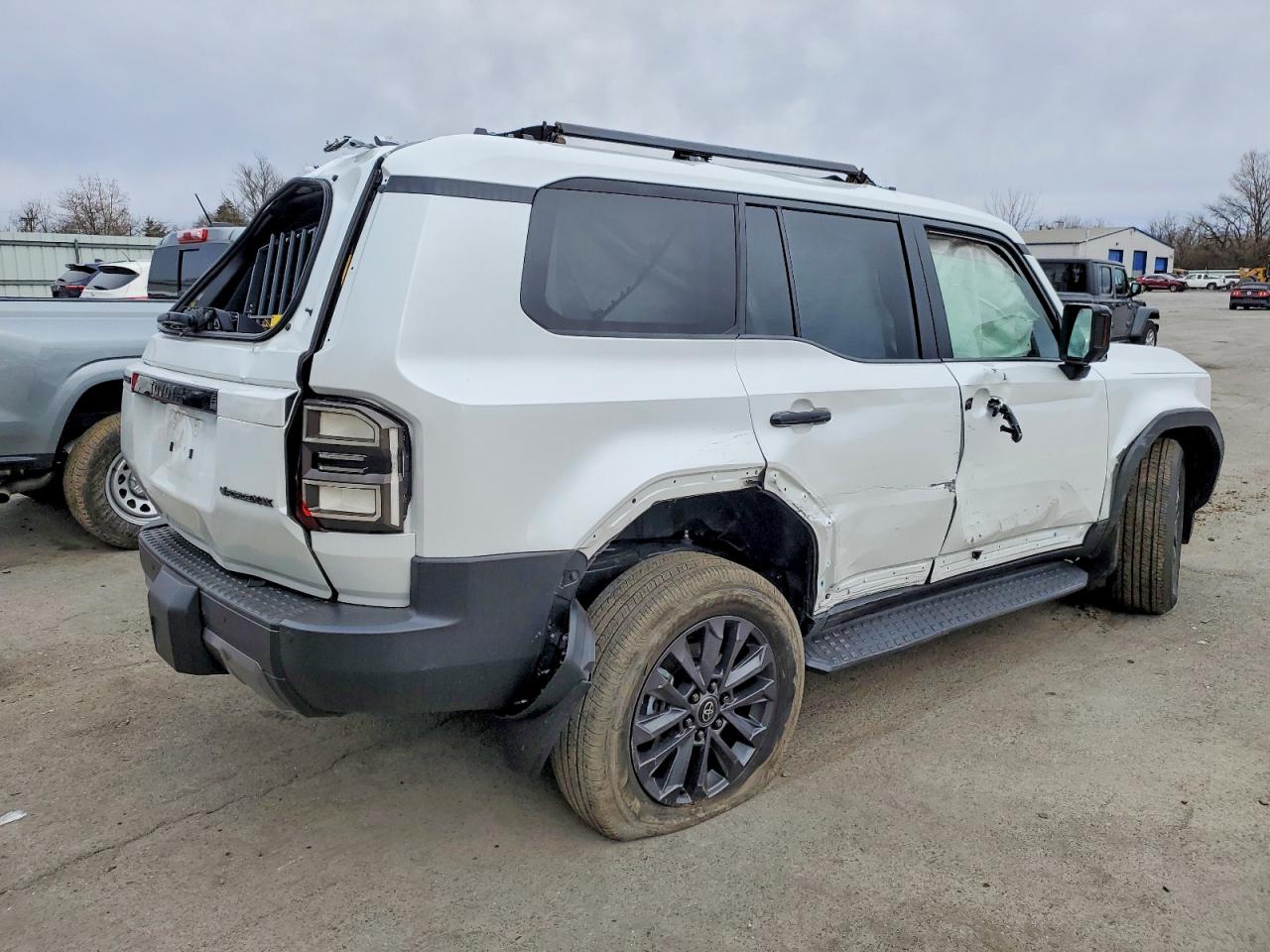 2025 TOYOTA LAND CRUISER BASE photo 3