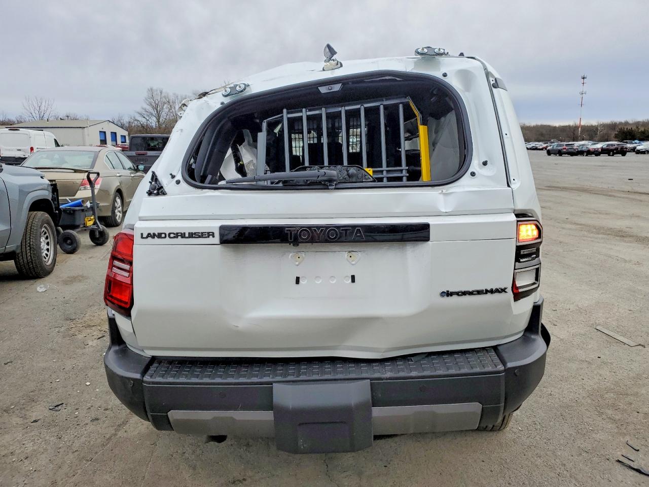 2025 TOYOTA LAND CRUISER BASE photo 6
