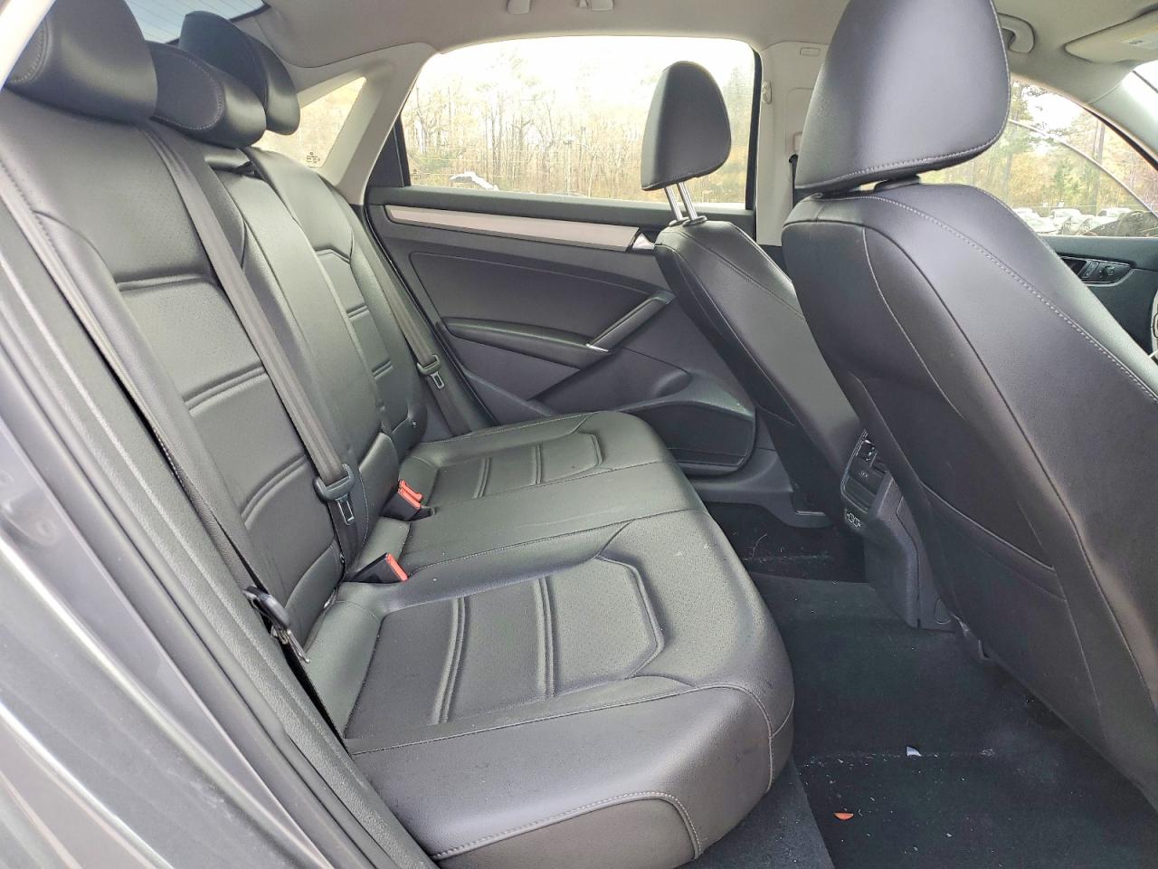 2020 VOLKSWAGEN PASSAT SE photo 19