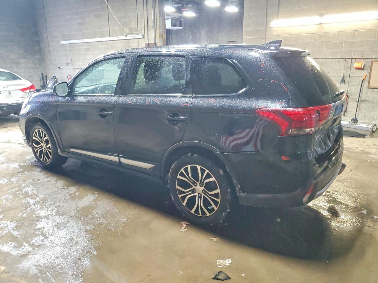 2018 MITSUBISHI OUTLANDER SE photo 2
