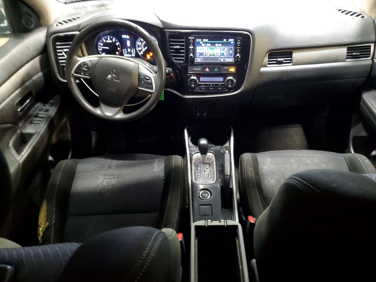 2018 MITSUBISHI OUTLANDER SE photo 8