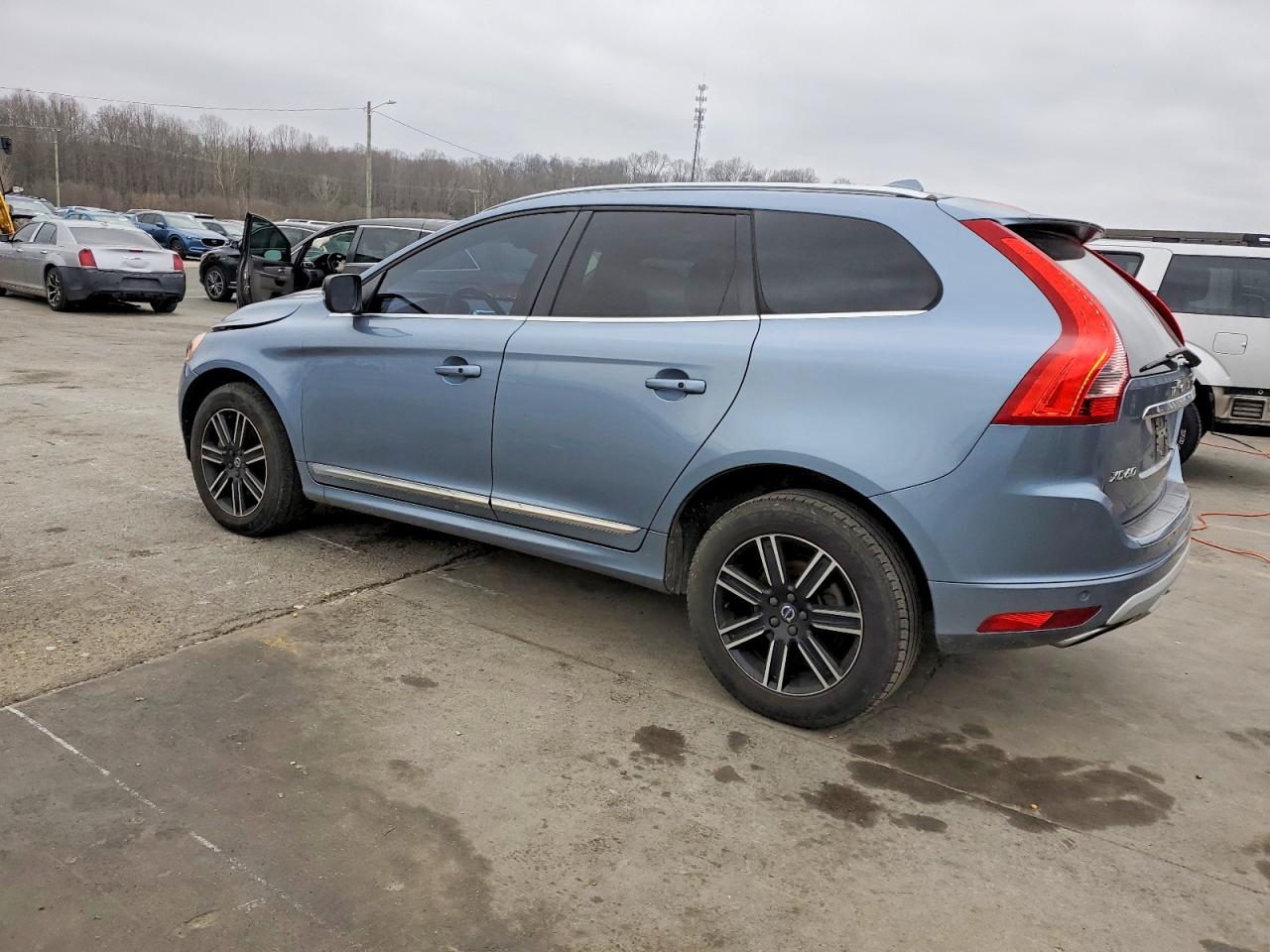 2017 VOLVO XC60 T5 DYNAMIC photo 2