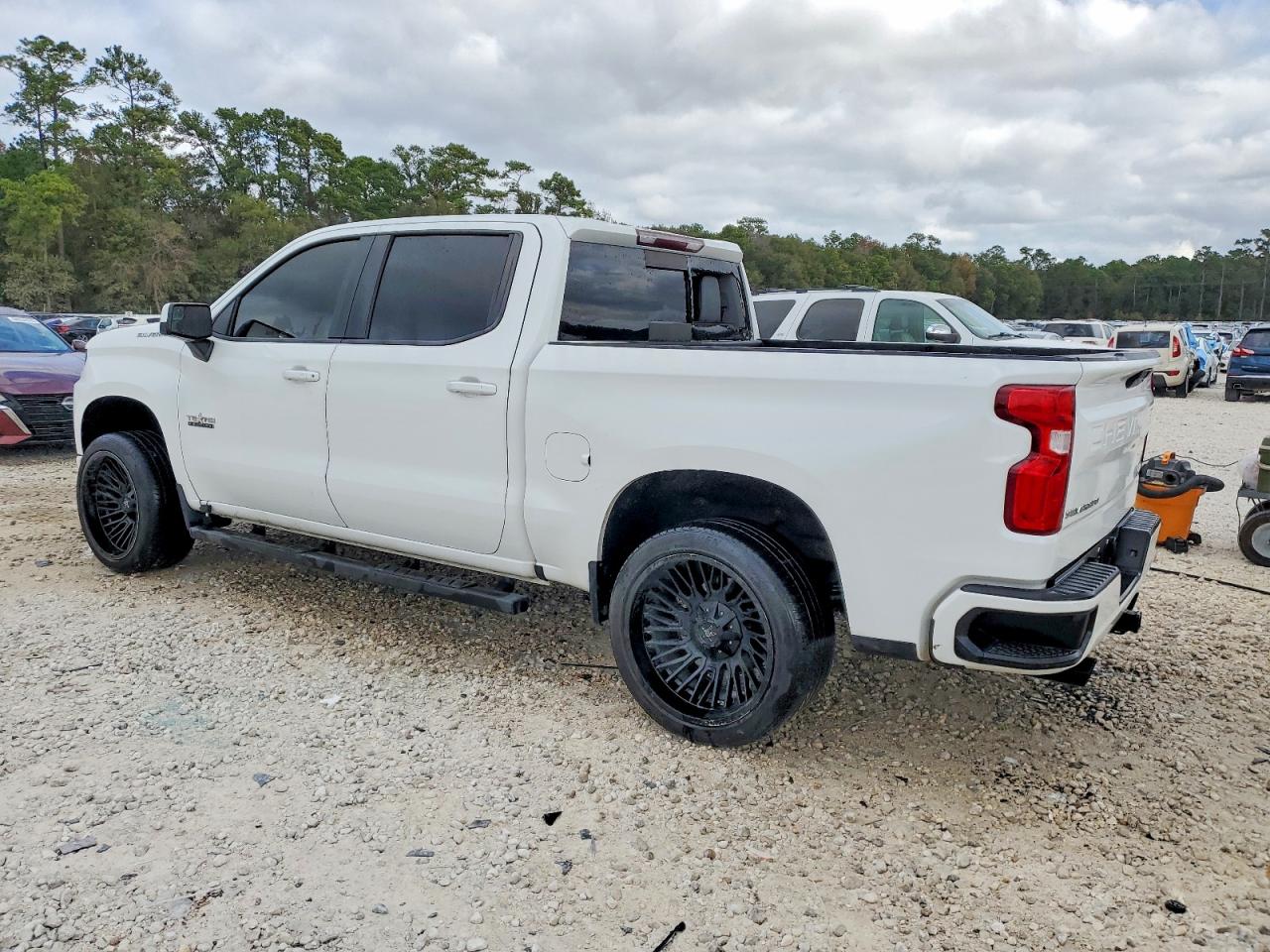 2020 CHEVROLET SILVERADO C1500 RST photo 2