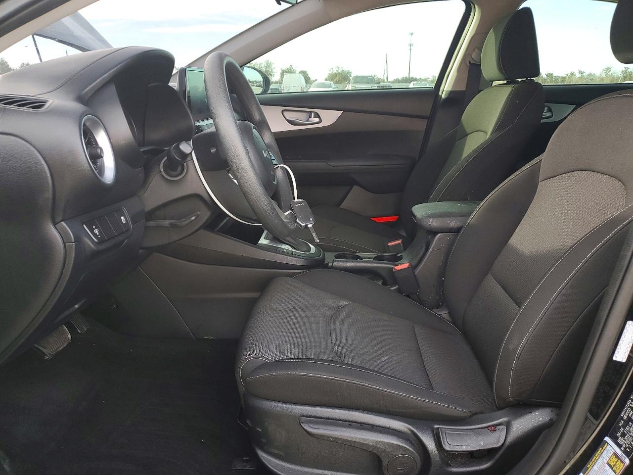 2024 KIA FORTE LX photo 7