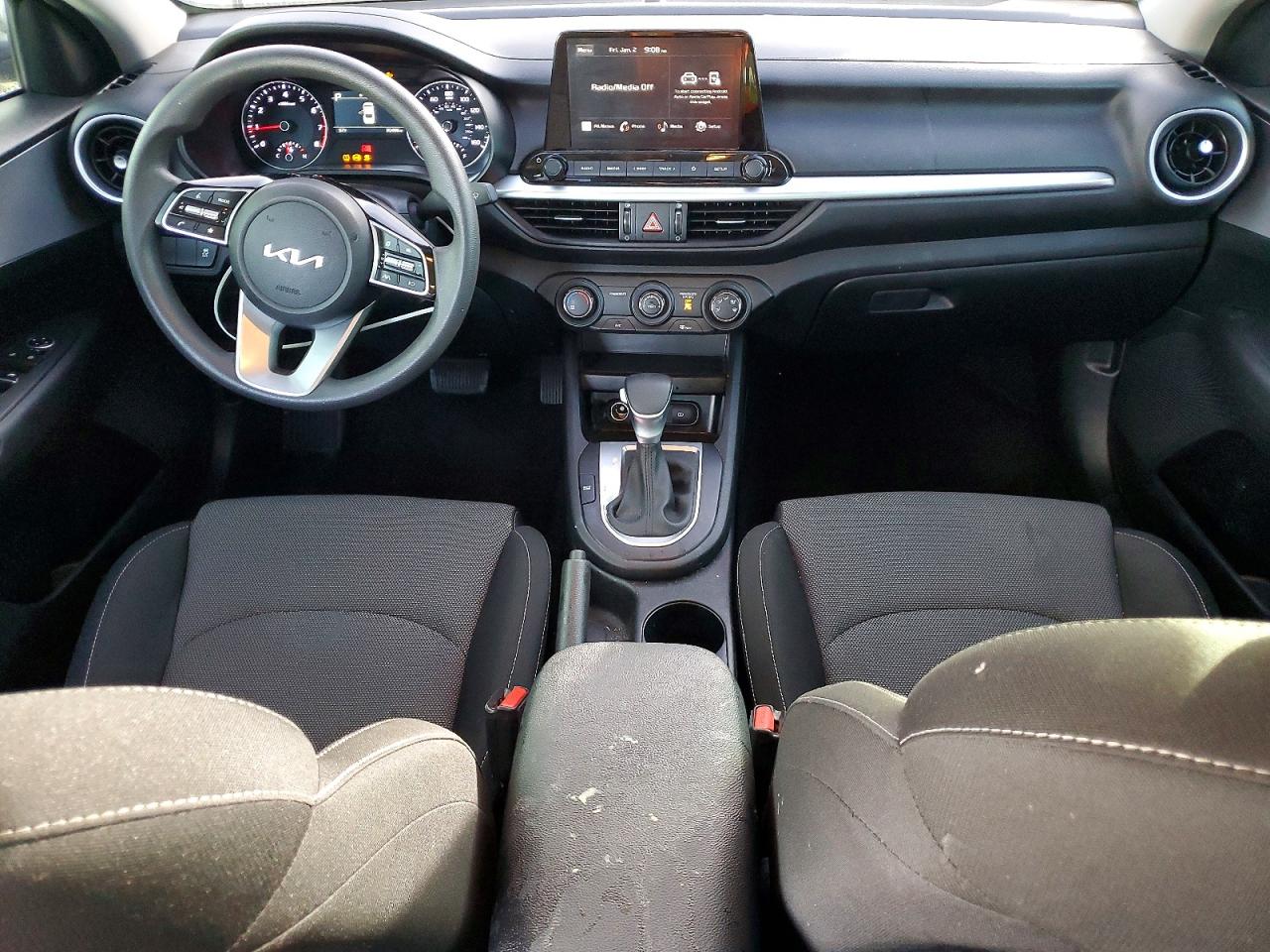 2024 KIA FORTE LX photo 8
