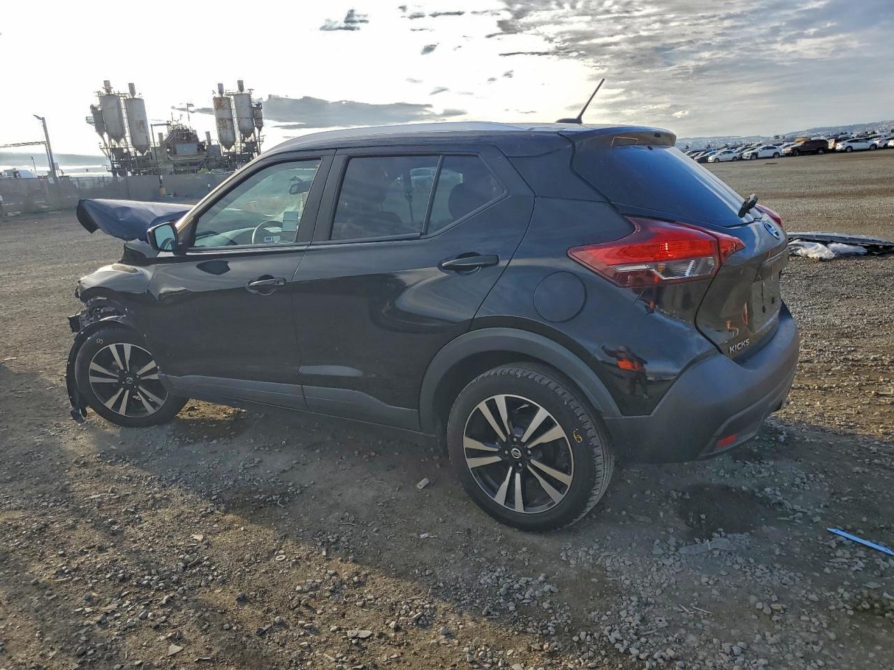 2019 NISSAN KICKS S photo 2