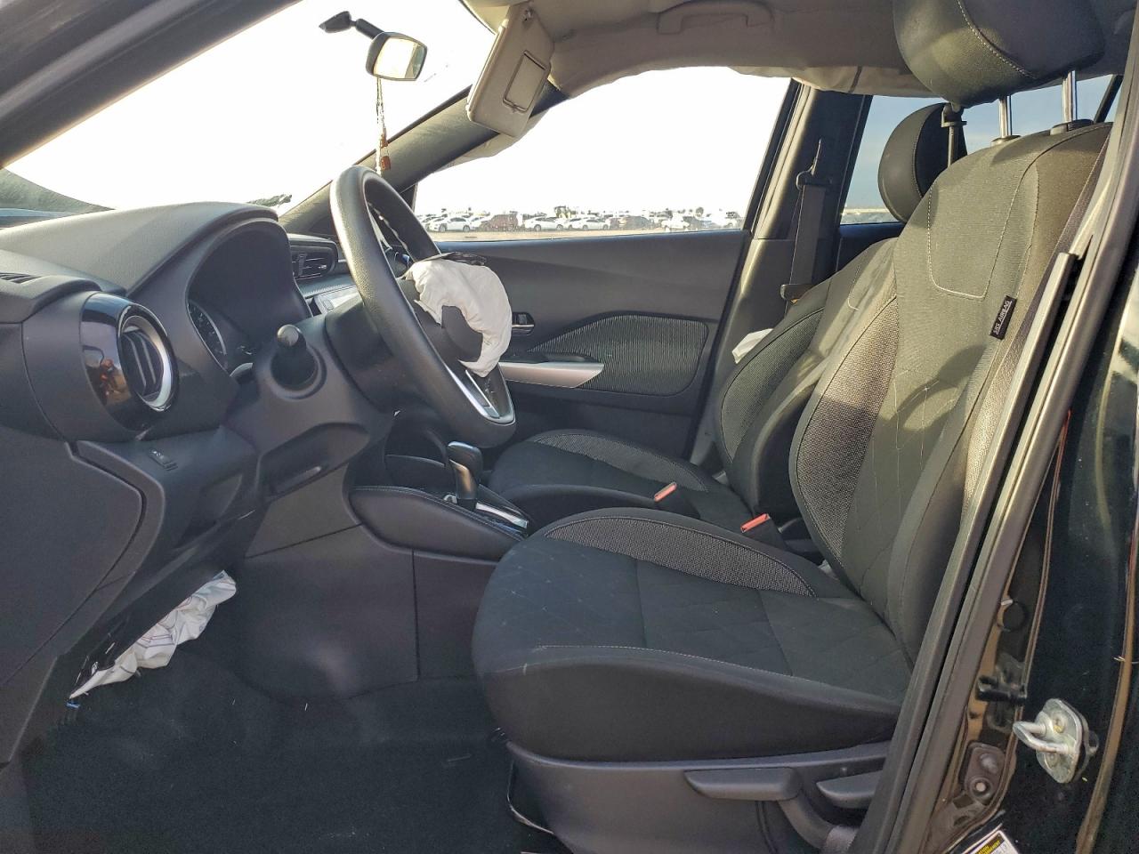 2019 NISSAN KICKS S photo 7