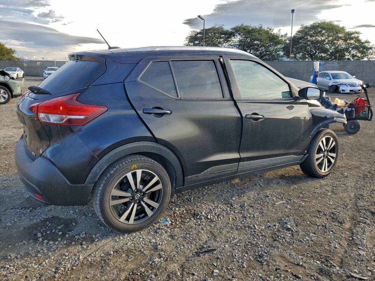2019 NISSAN KICKS S photo 3