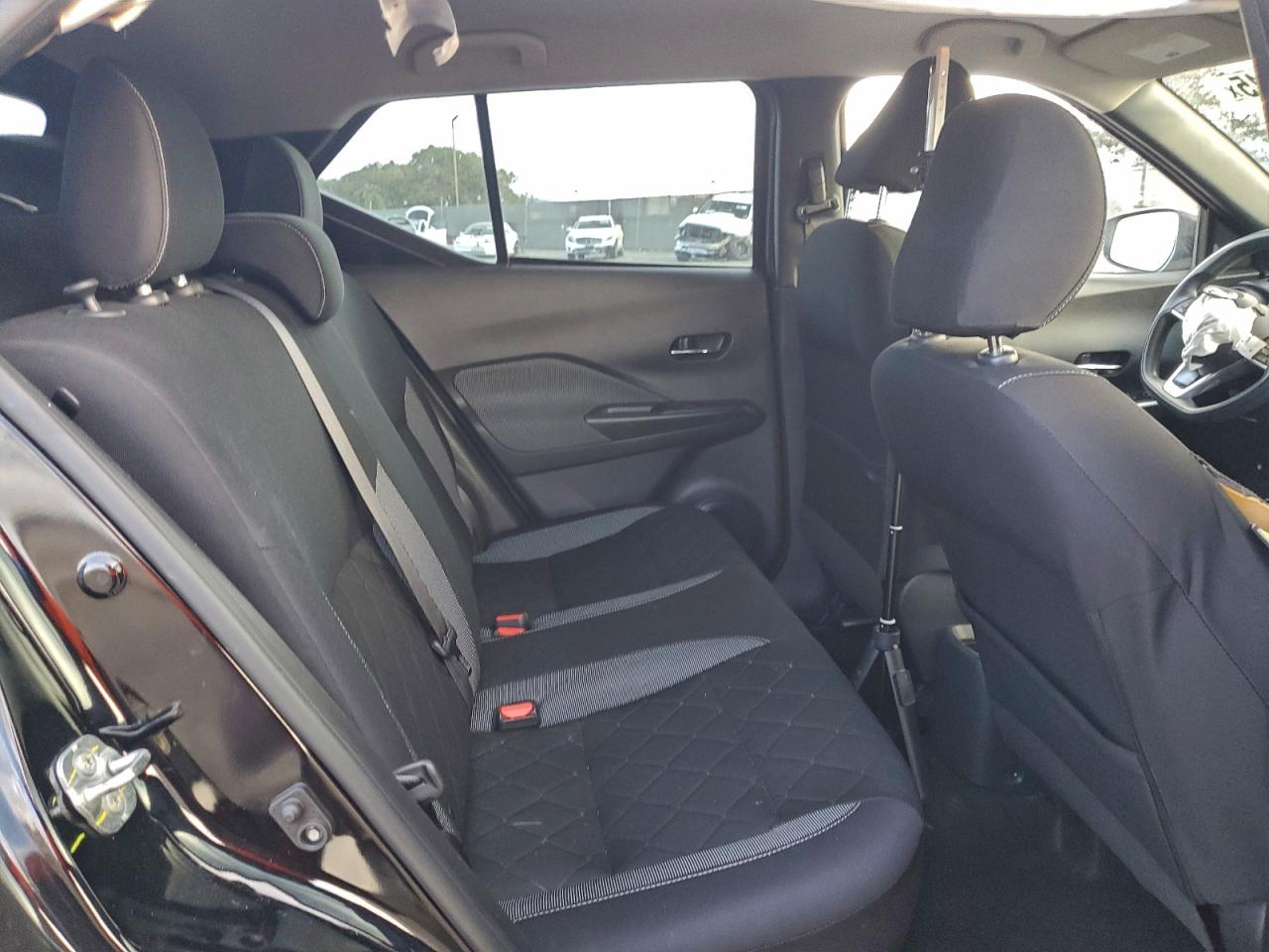 2019 NISSAN KICKS S photo 10