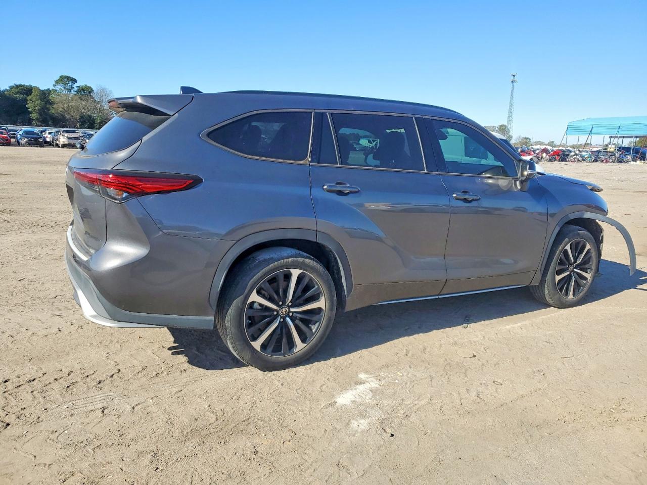 2022 TOYOTA HIGHLANDER XSE photo 3