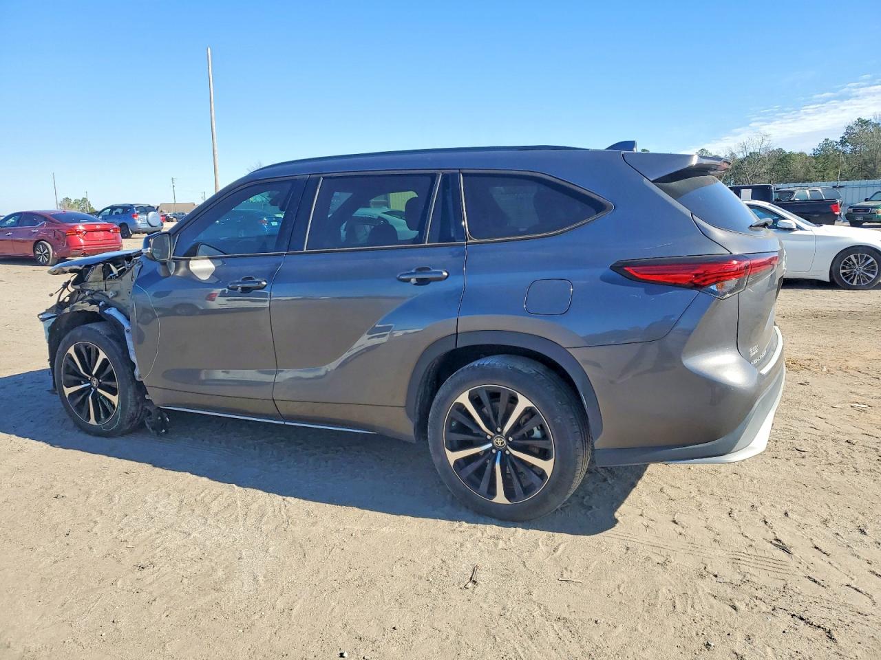 2022 TOYOTA HIGHLANDER XSE photo 2