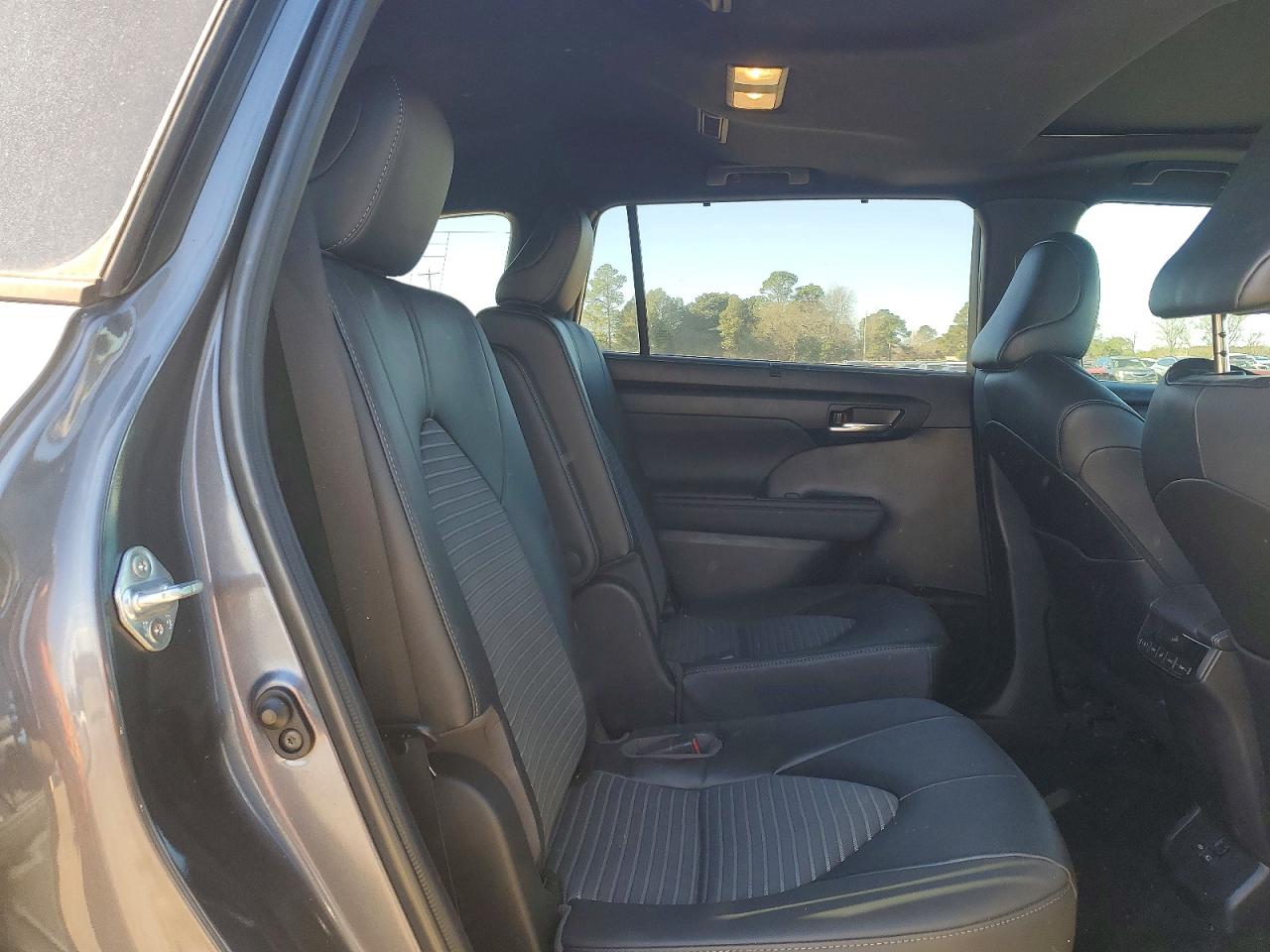 2022 TOYOTA HIGHLANDER XSE photo 11