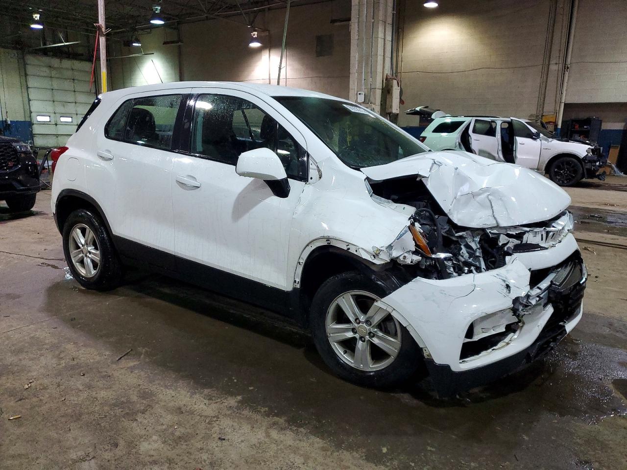 2017 CHEVROLET TRAX LS photo 4