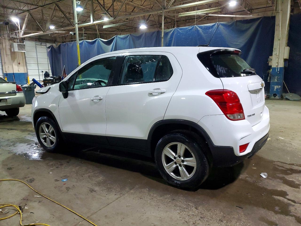 2017 CHEVROLET TRAX LS photo 2