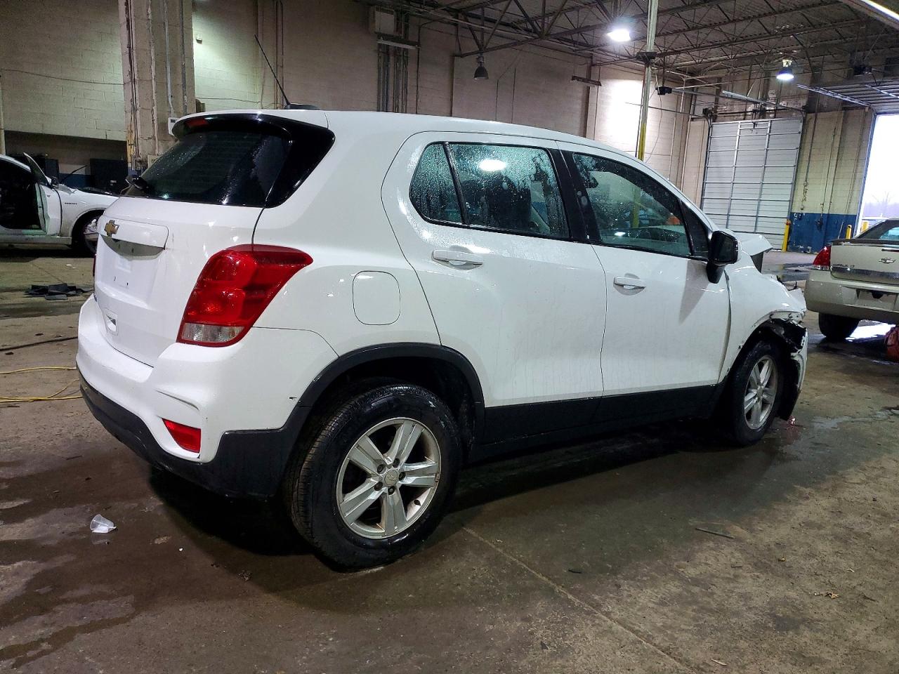 2017 CHEVROLET TRAX LS photo 3