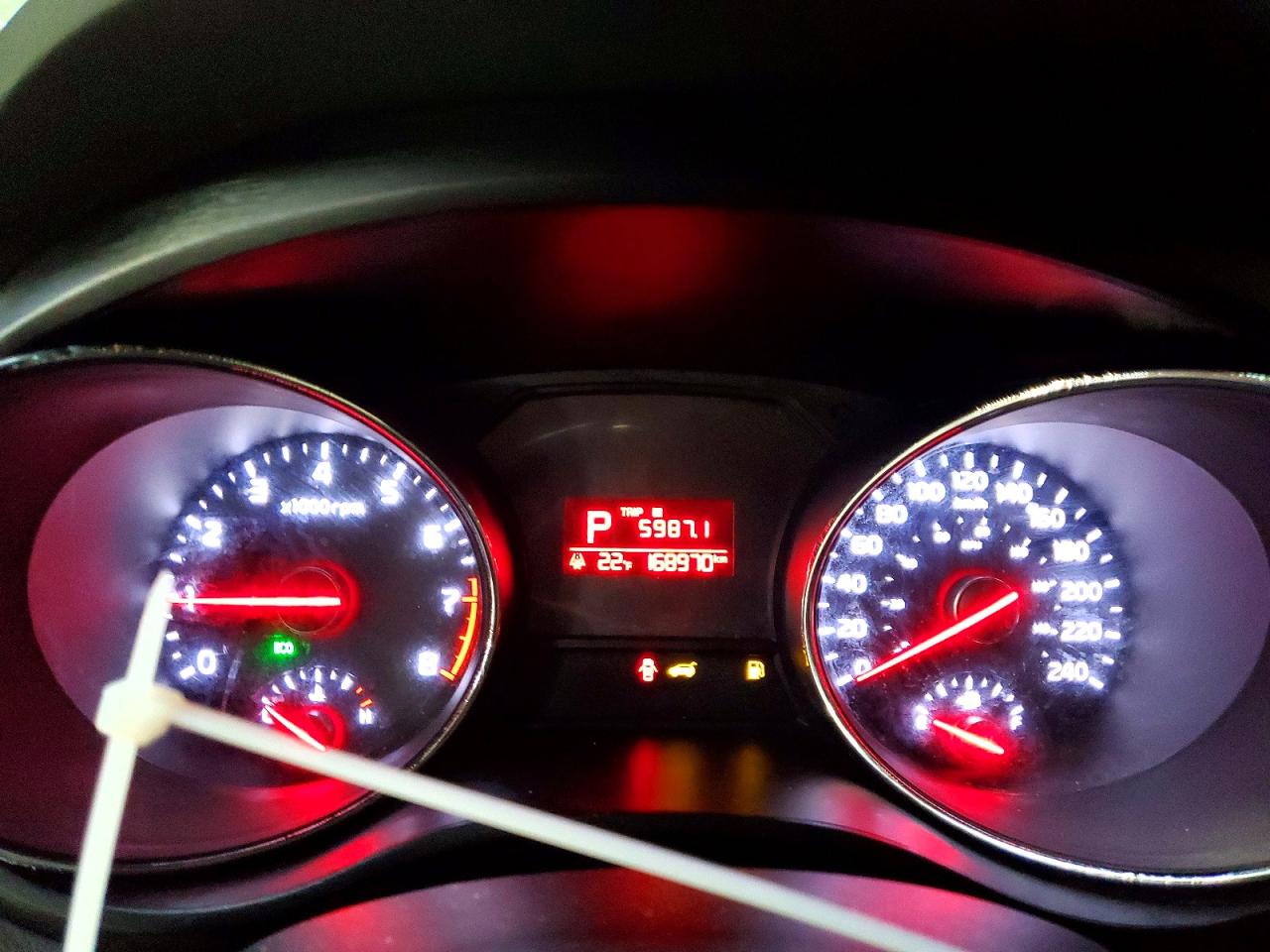 2017 KIA SEDONA LX photo 9