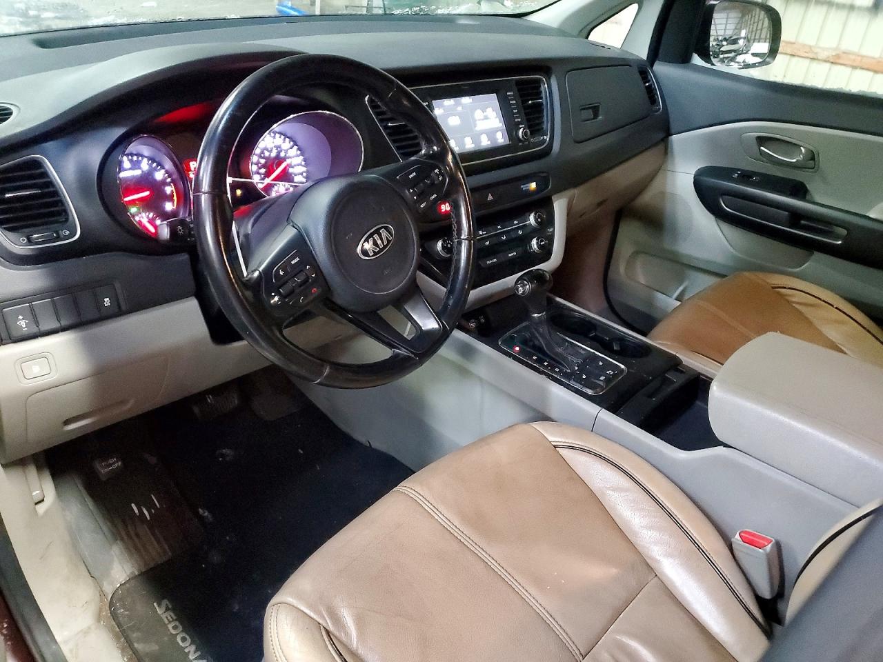2017 KIA SEDONA LX photo 8