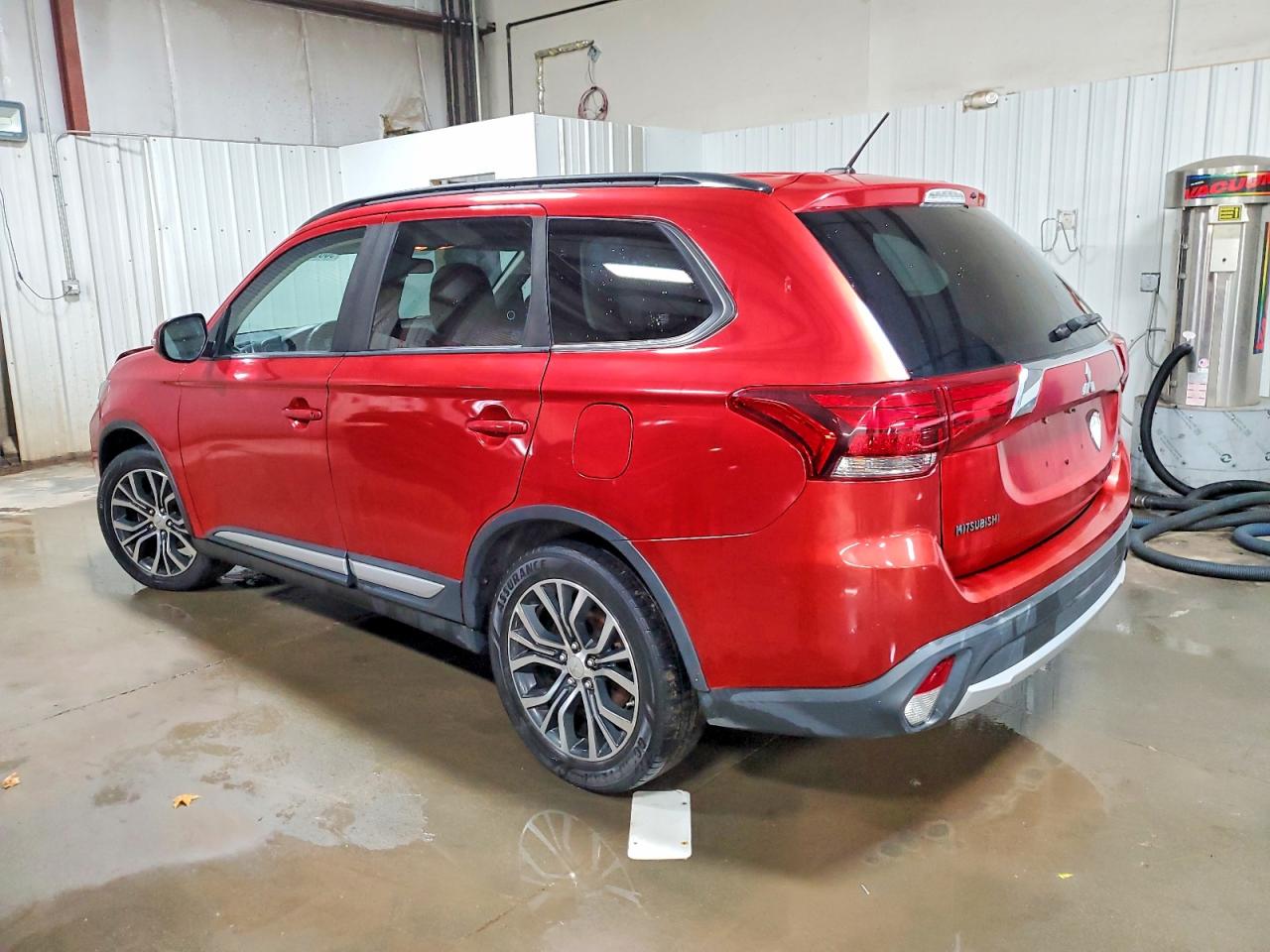 2016 MITSUBISHI OUTLANDER SE photo 2