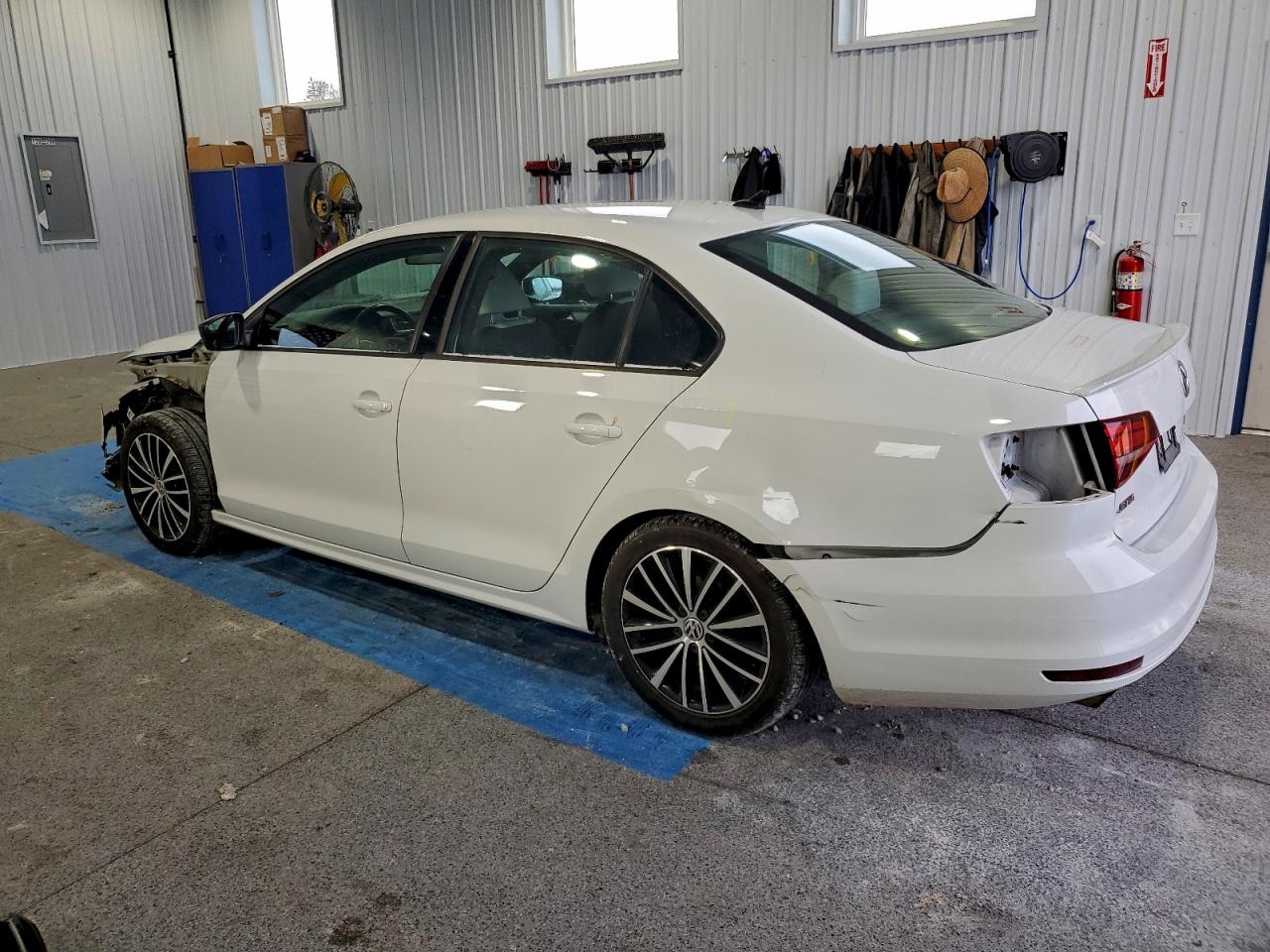 2016 VOLKSWAGEN JETTA SPORT photo 2