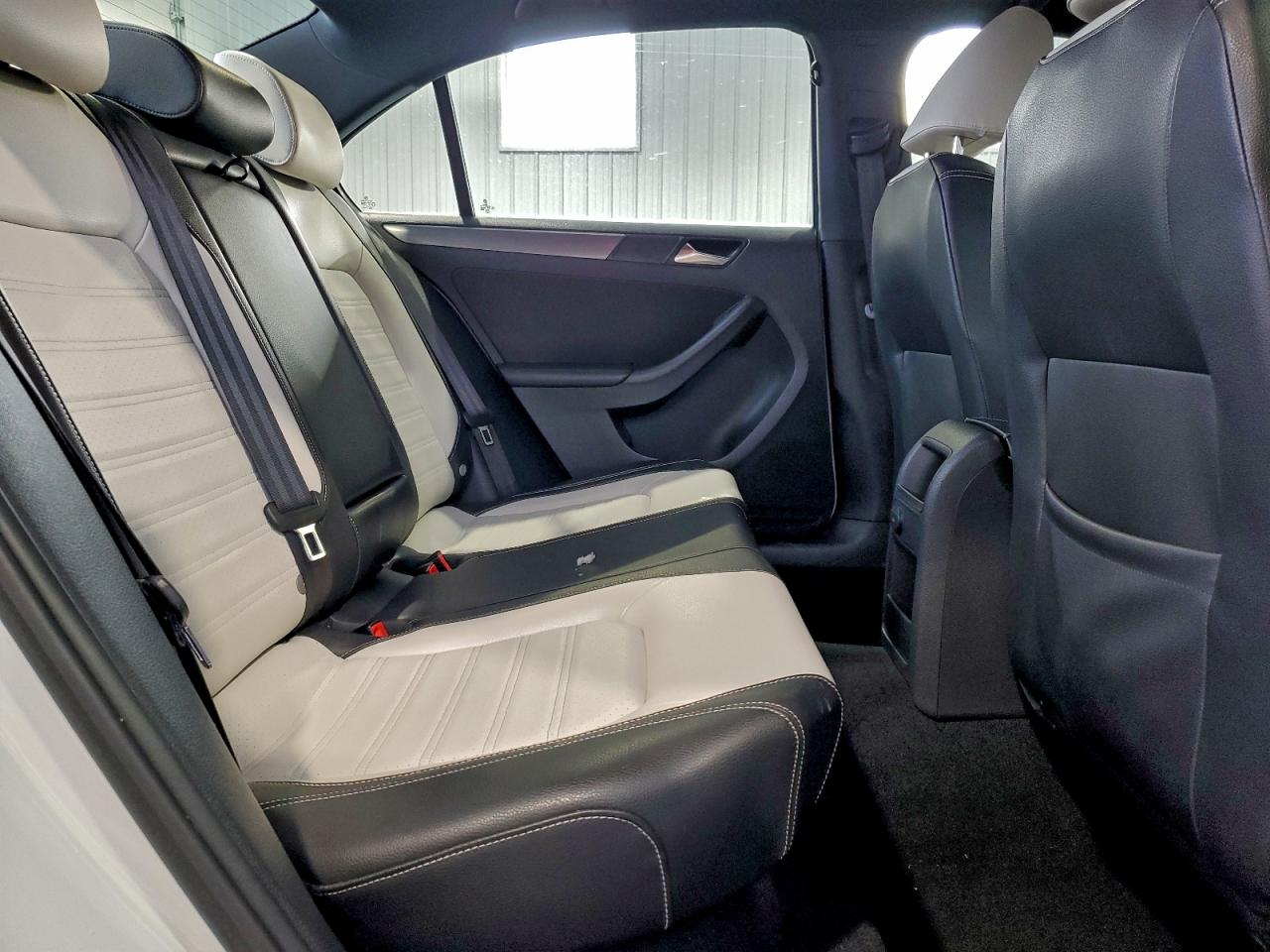 2016 VOLKSWAGEN JETTA SPORT photo 10