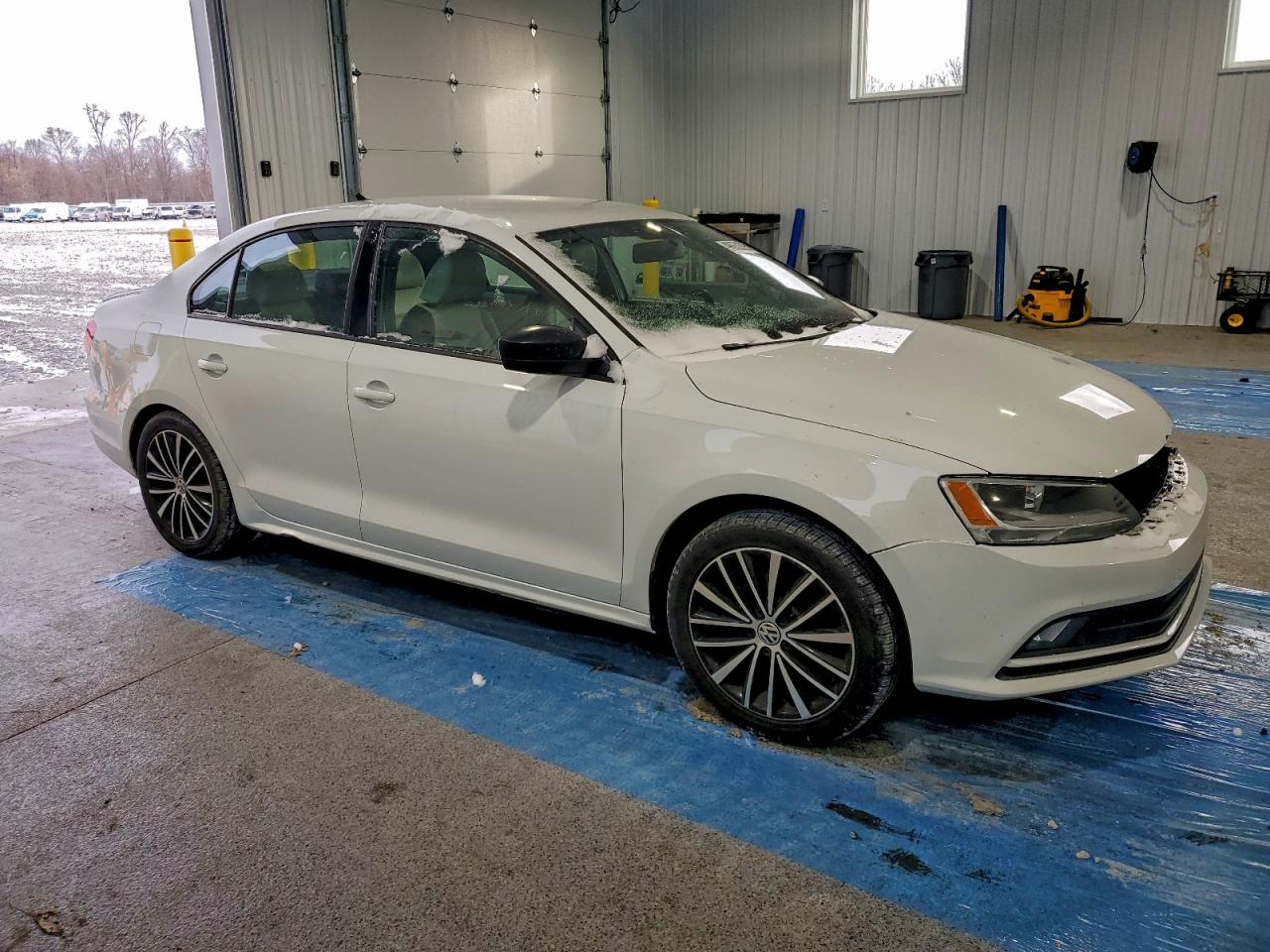 2016 VOLKSWAGEN JETTA SPORT photo 4