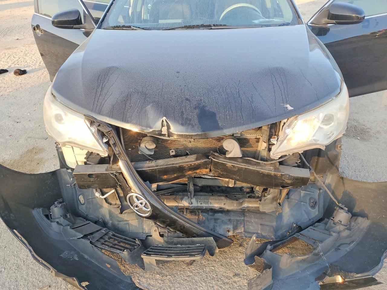 2013 TOYOTA CAMRY L photo 11