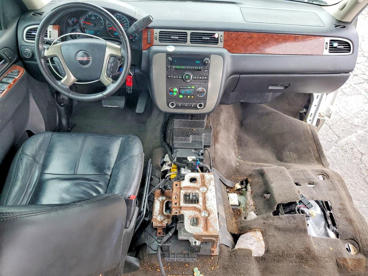 2012 GMC YUKON XL K1500 SLT photo 8