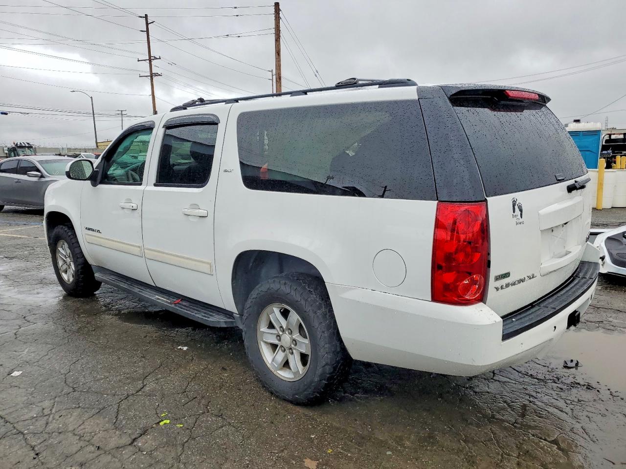 2012 GMC YUKON XL K1500 SLT photo 2
