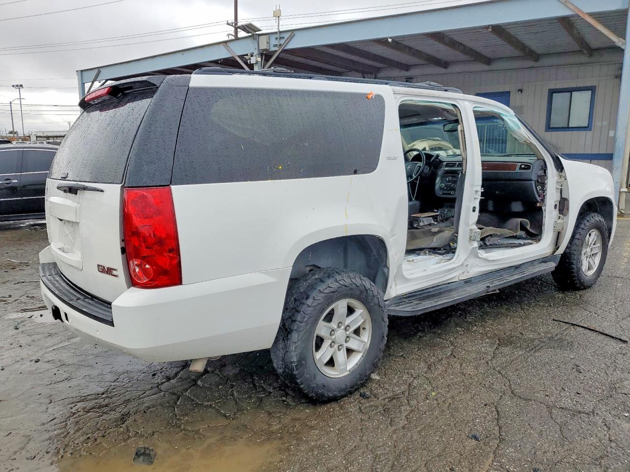 2012 GMC YUKON XL K1500 SLT photo 3