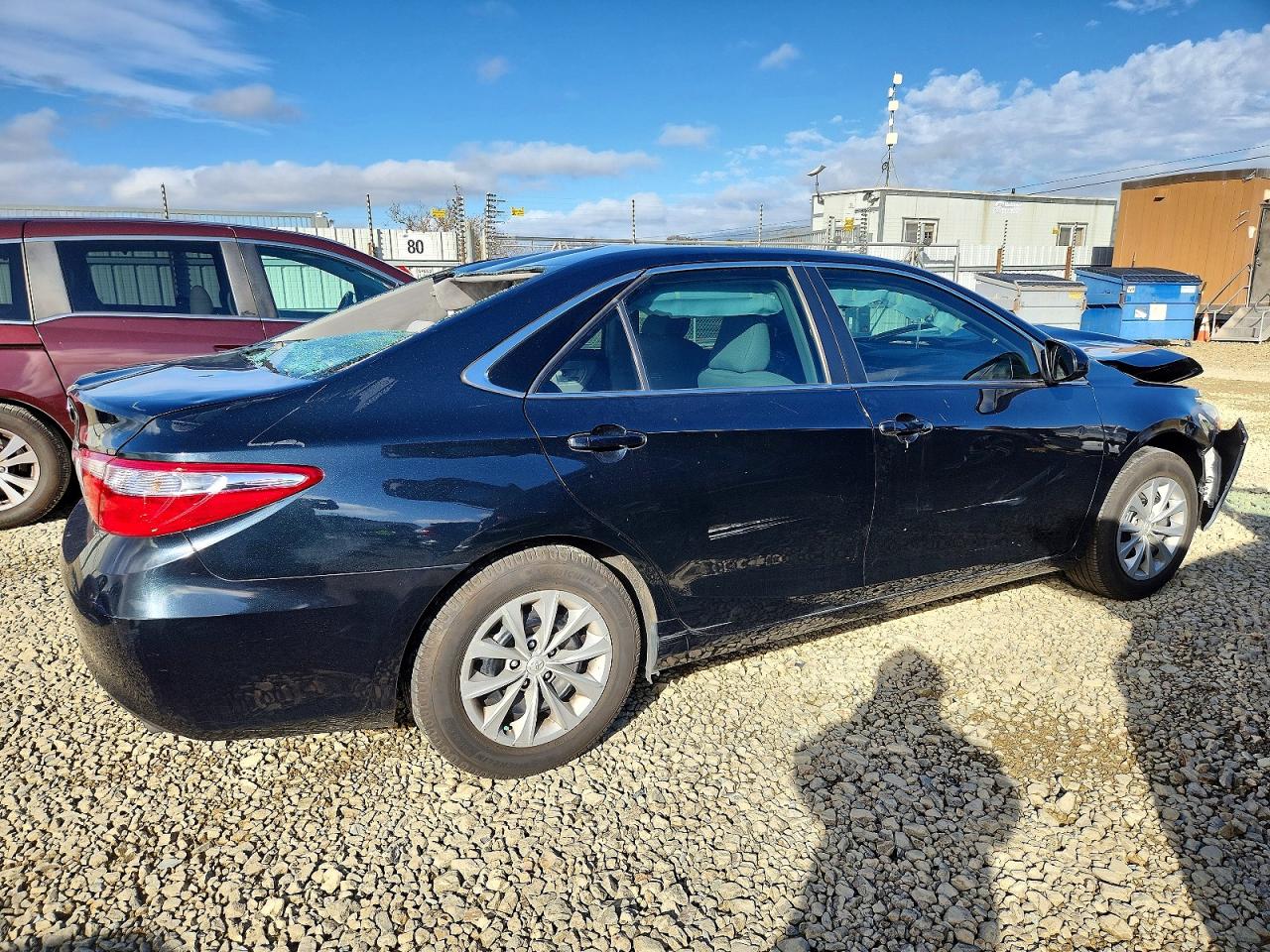 2017 TOYOTA CAMRY LE photo 3