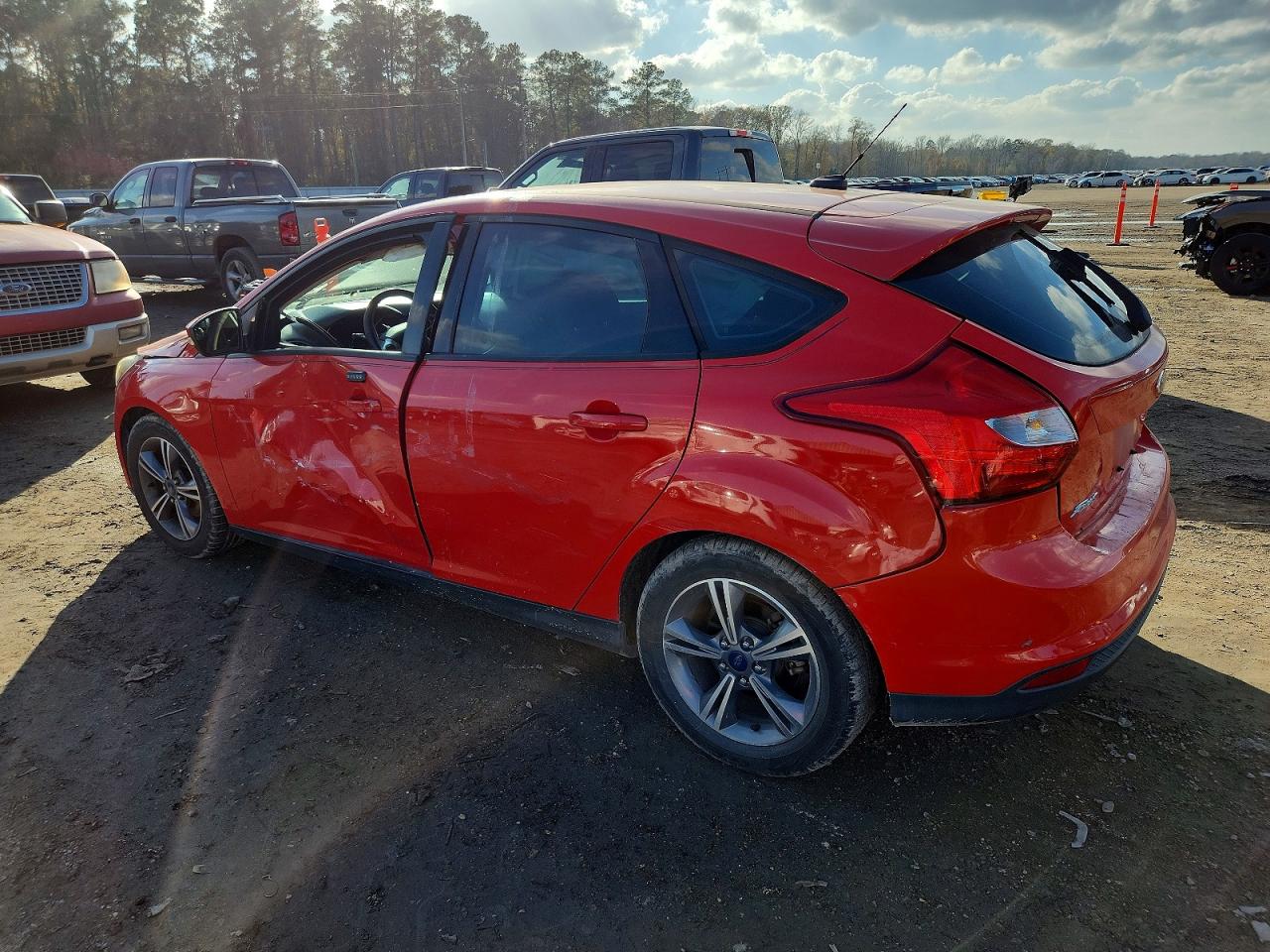 2014 FORD FOCUS SE photo 2