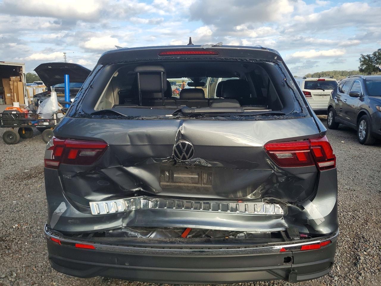 2024 VOLKSWAGEN TIGUAN SE photo 6