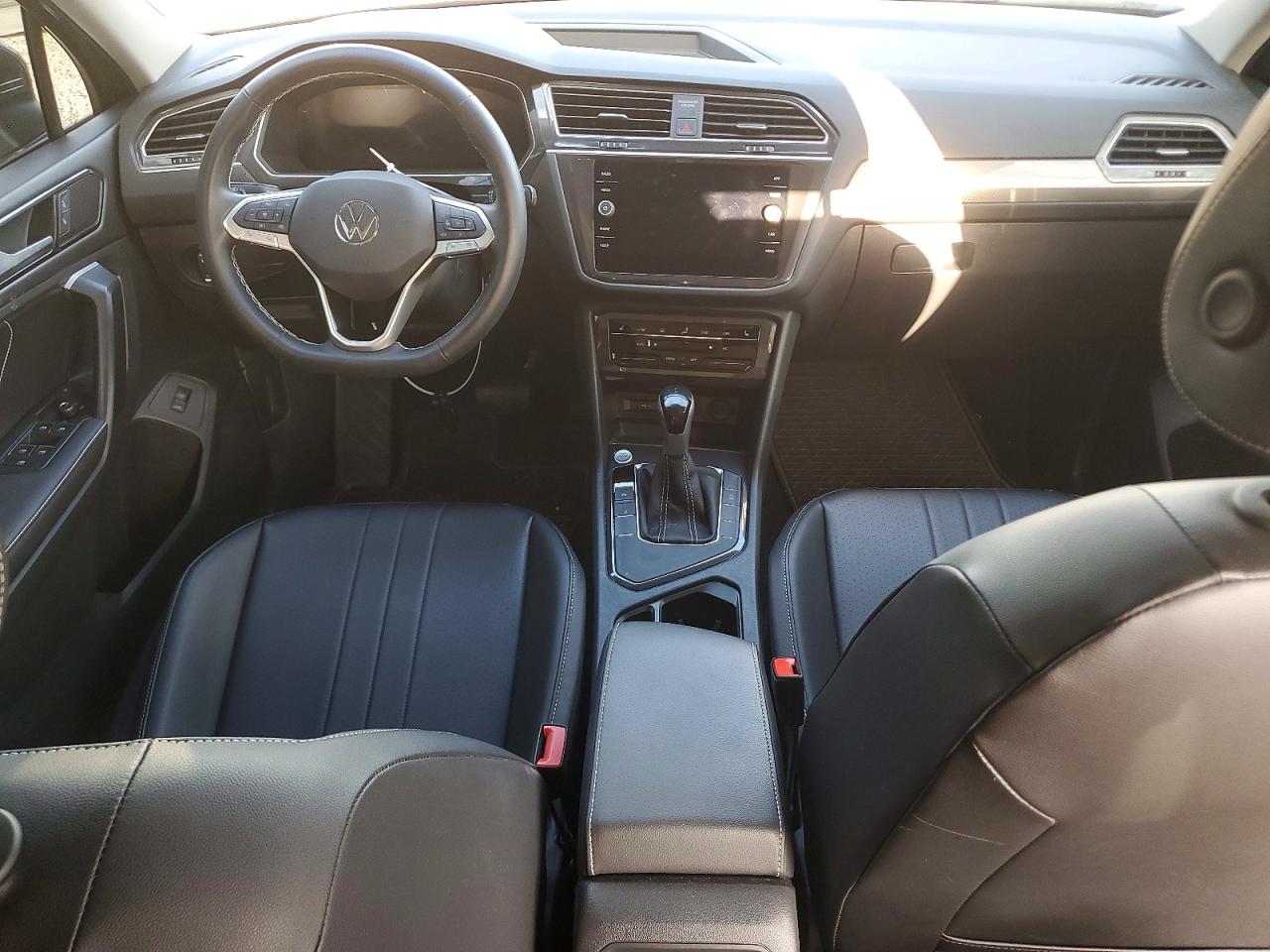 2024 VOLKSWAGEN TIGUAN SE photo 8