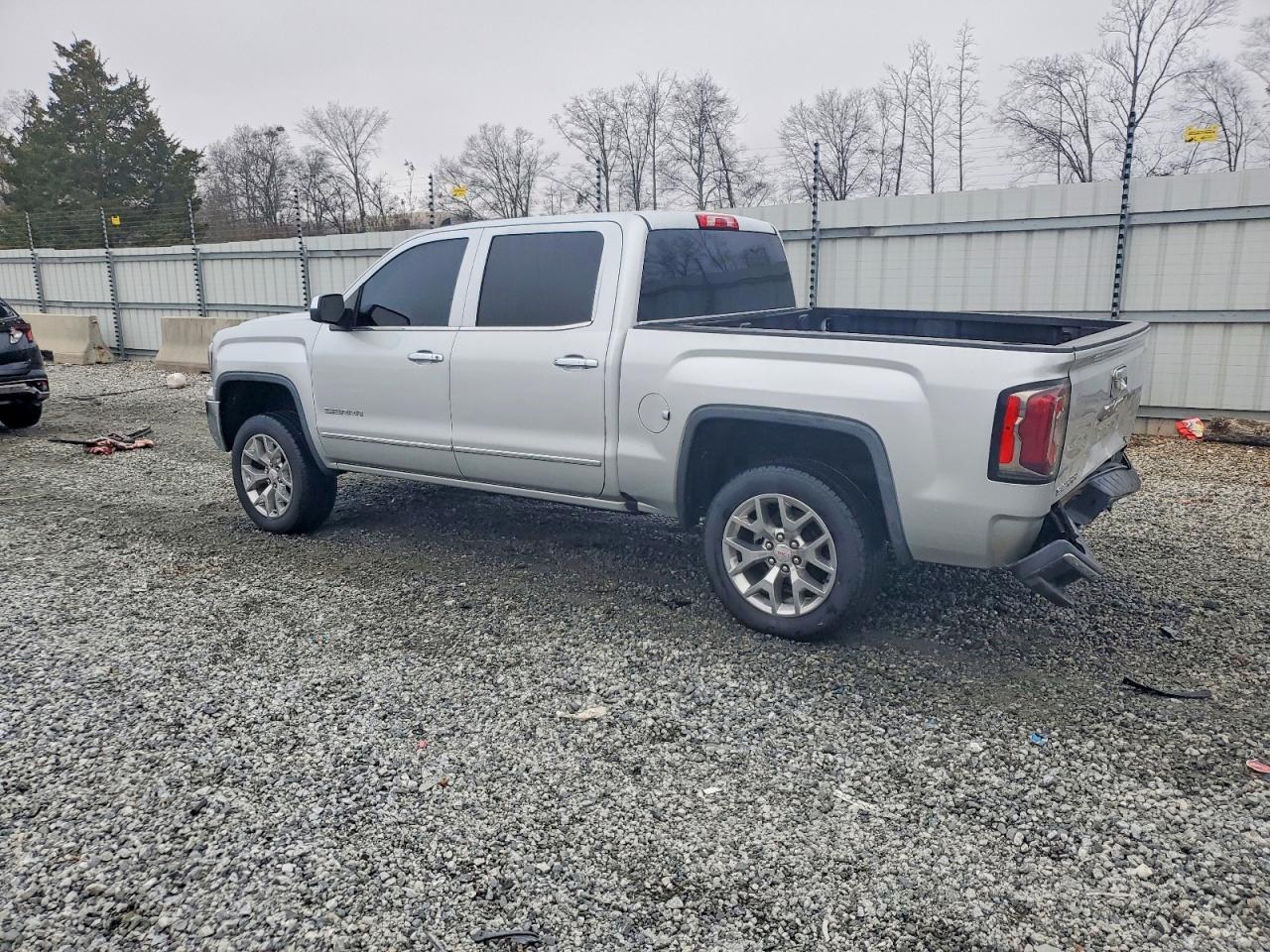 2017 GMC SIERRA C1500 SLT photo 2