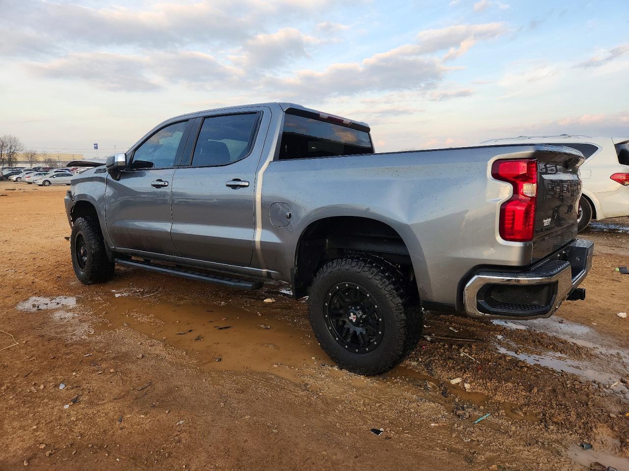 2020 CHEVROLET SILVERADO K1500 LT photo 2