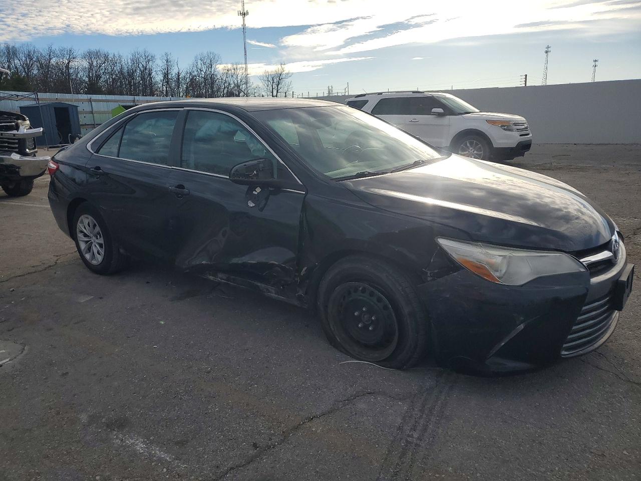 2017 TOYOTA CAMRY LE photo 4