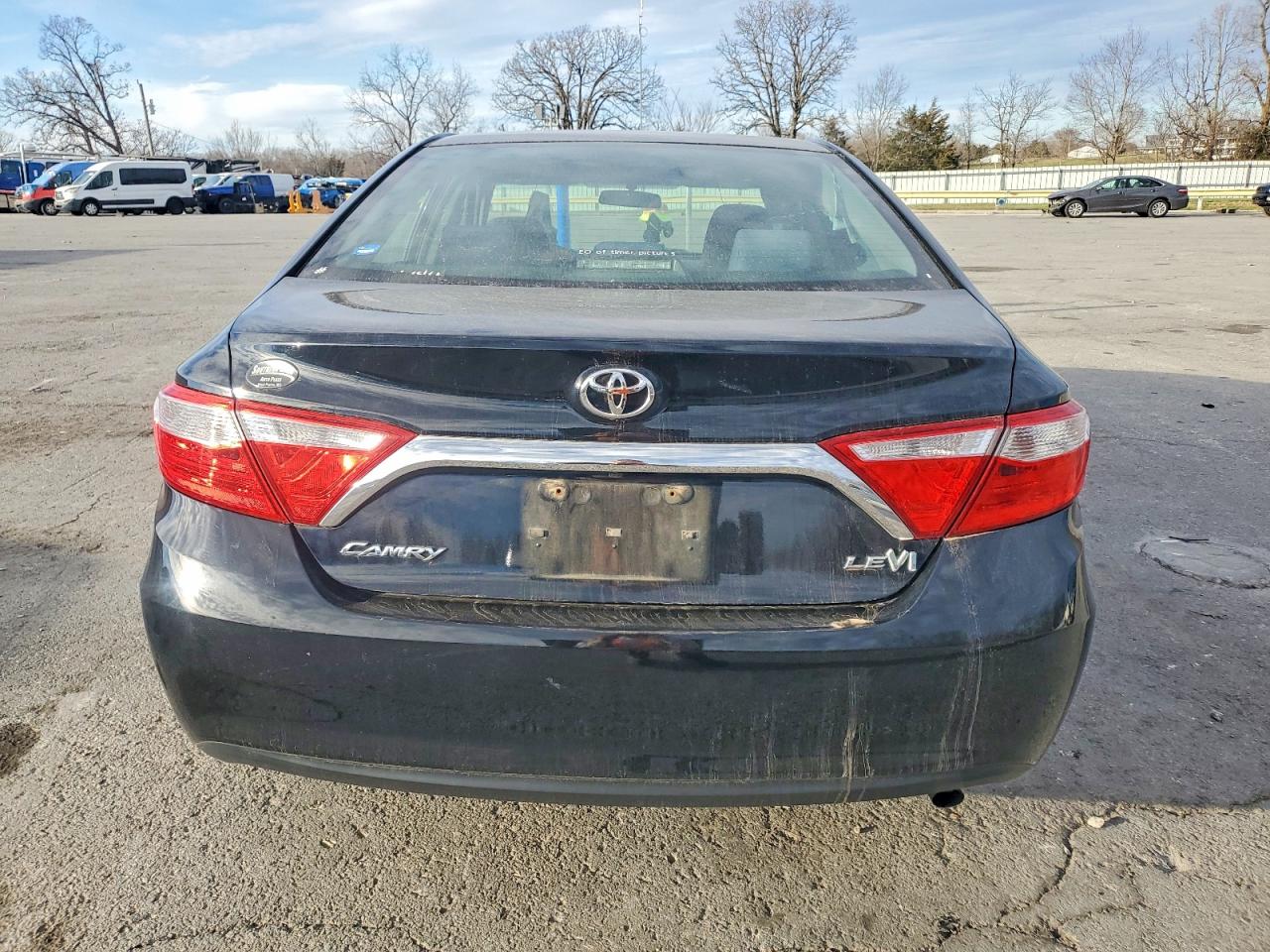 2017 TOYOTA CAMRY LE photo 6