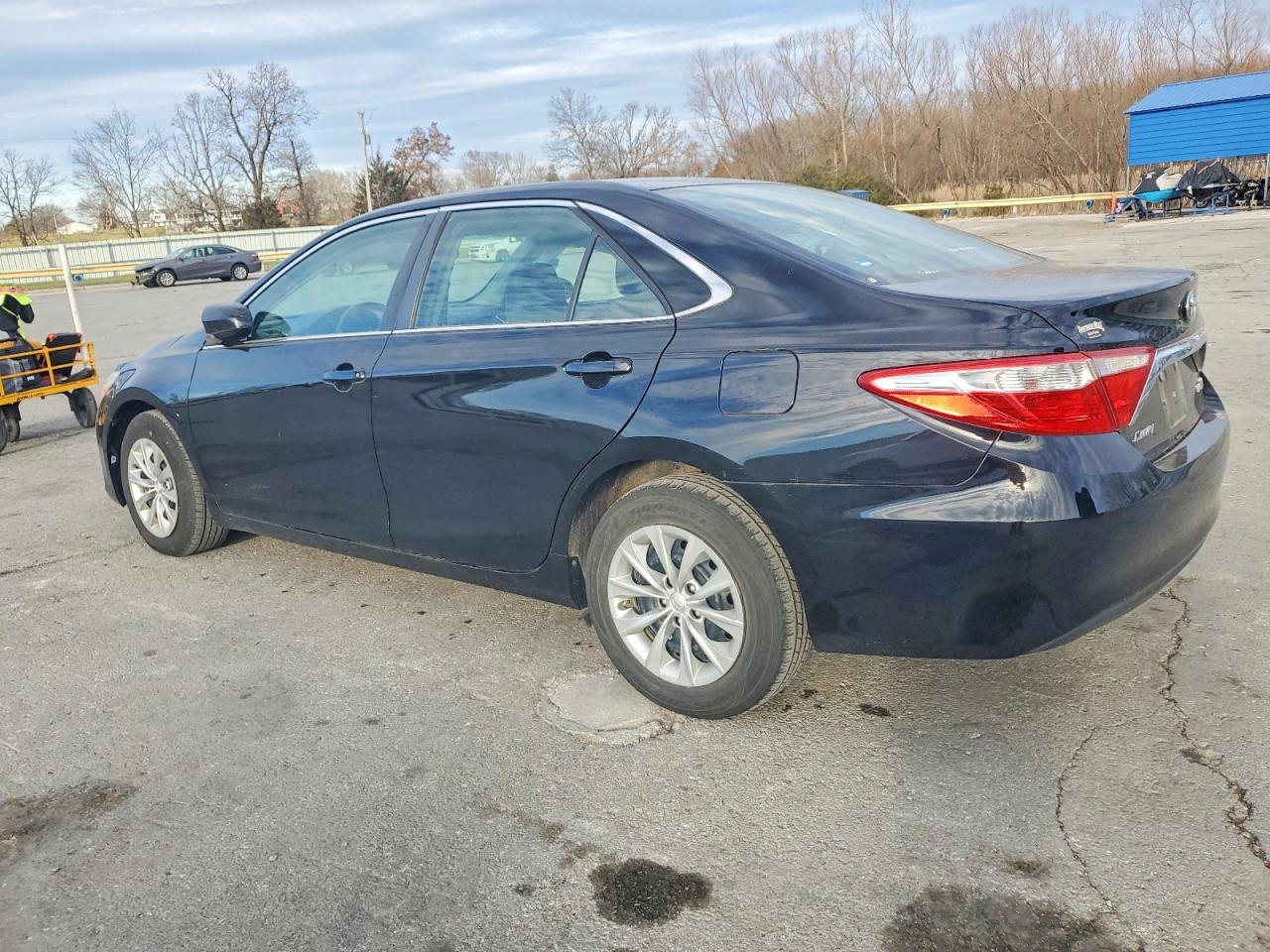 2017 TOYOTA CAMRY LE photo 2