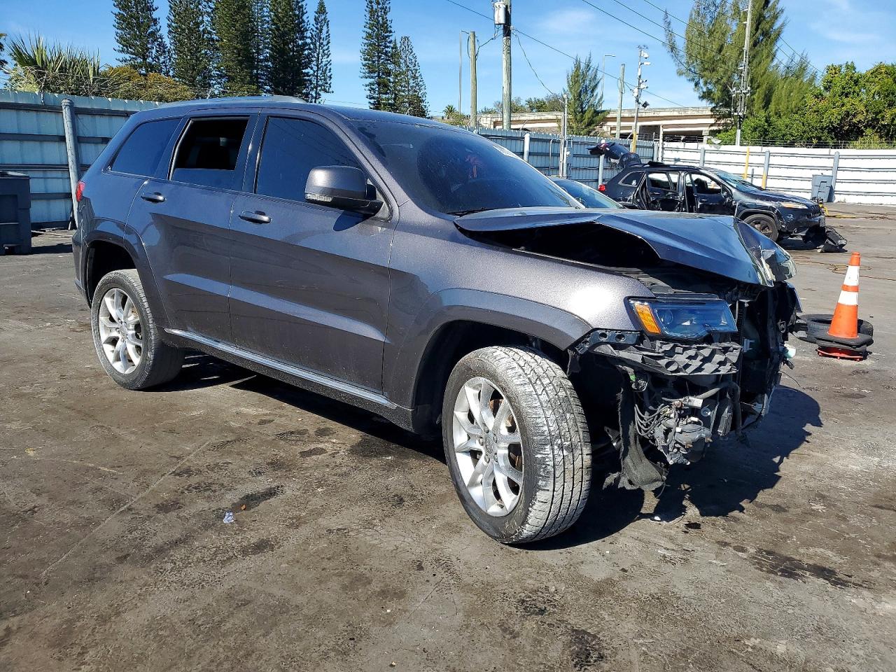 2016 JEEP GRAND CHEROKEE SUMMIT photo 4