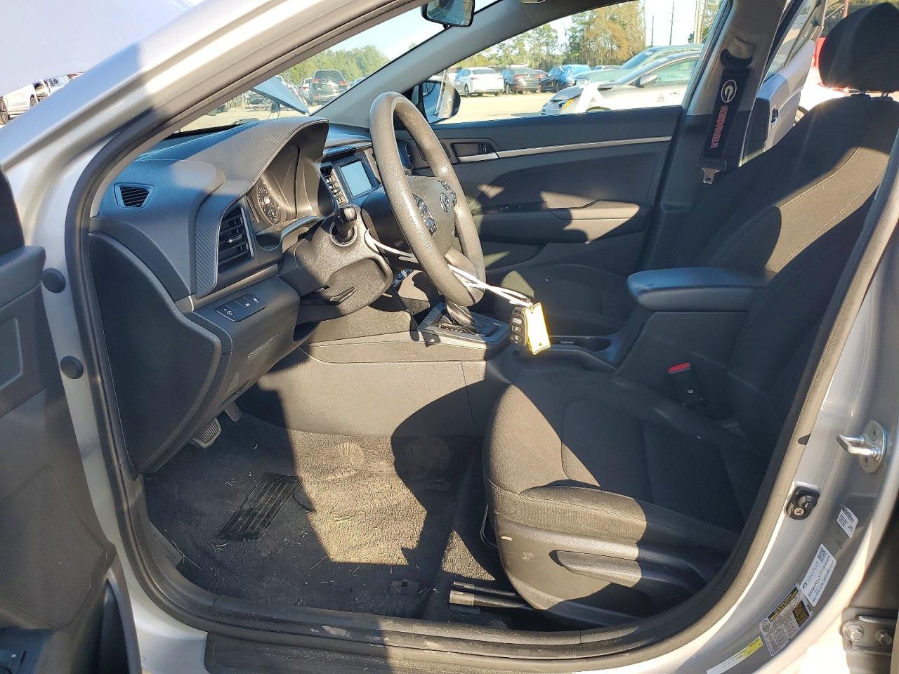 2020 HYUNDAI ELANTRA SE photo 7
