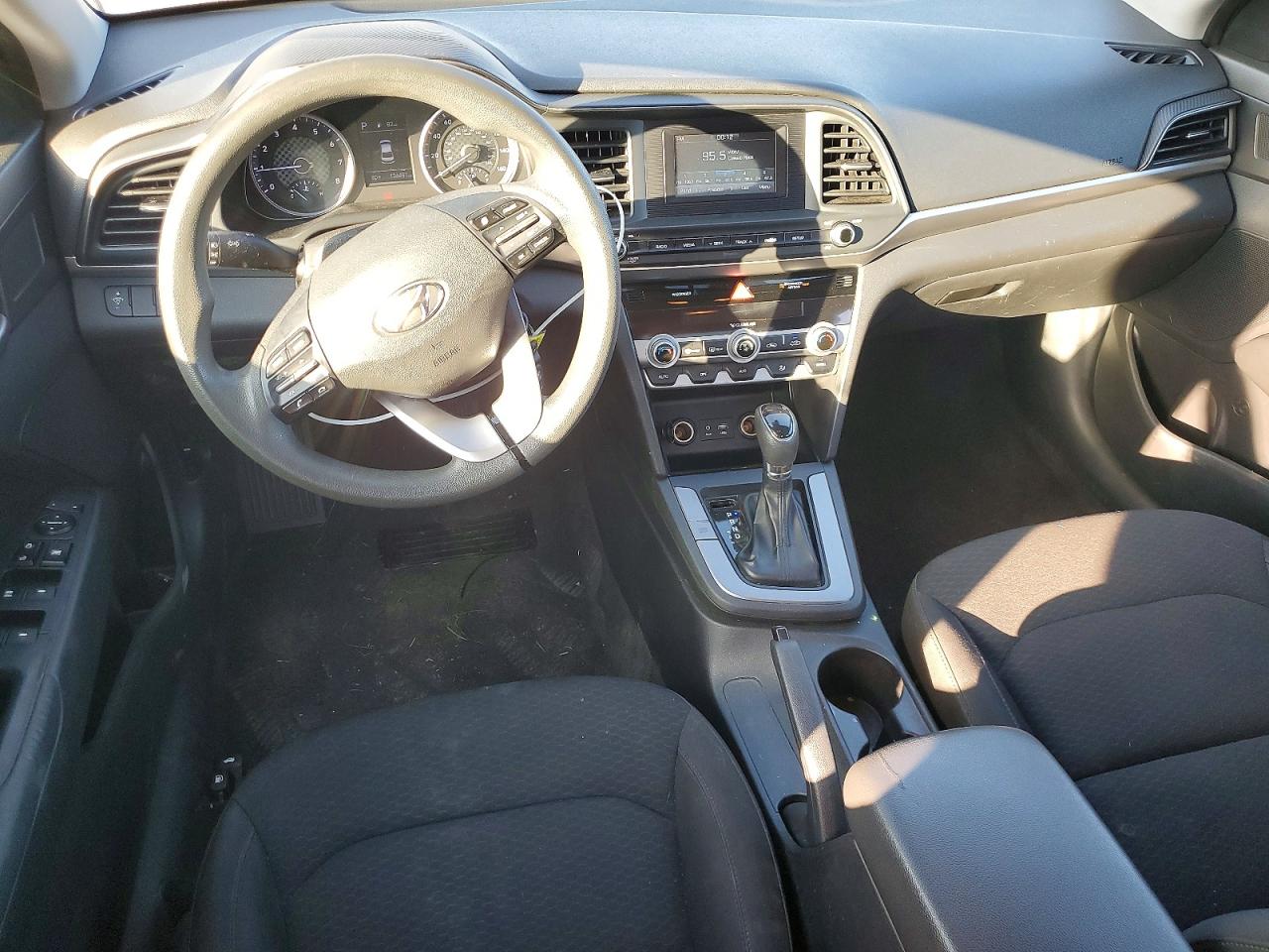 2020 HYUNDAI ELANTRA SE photo 8