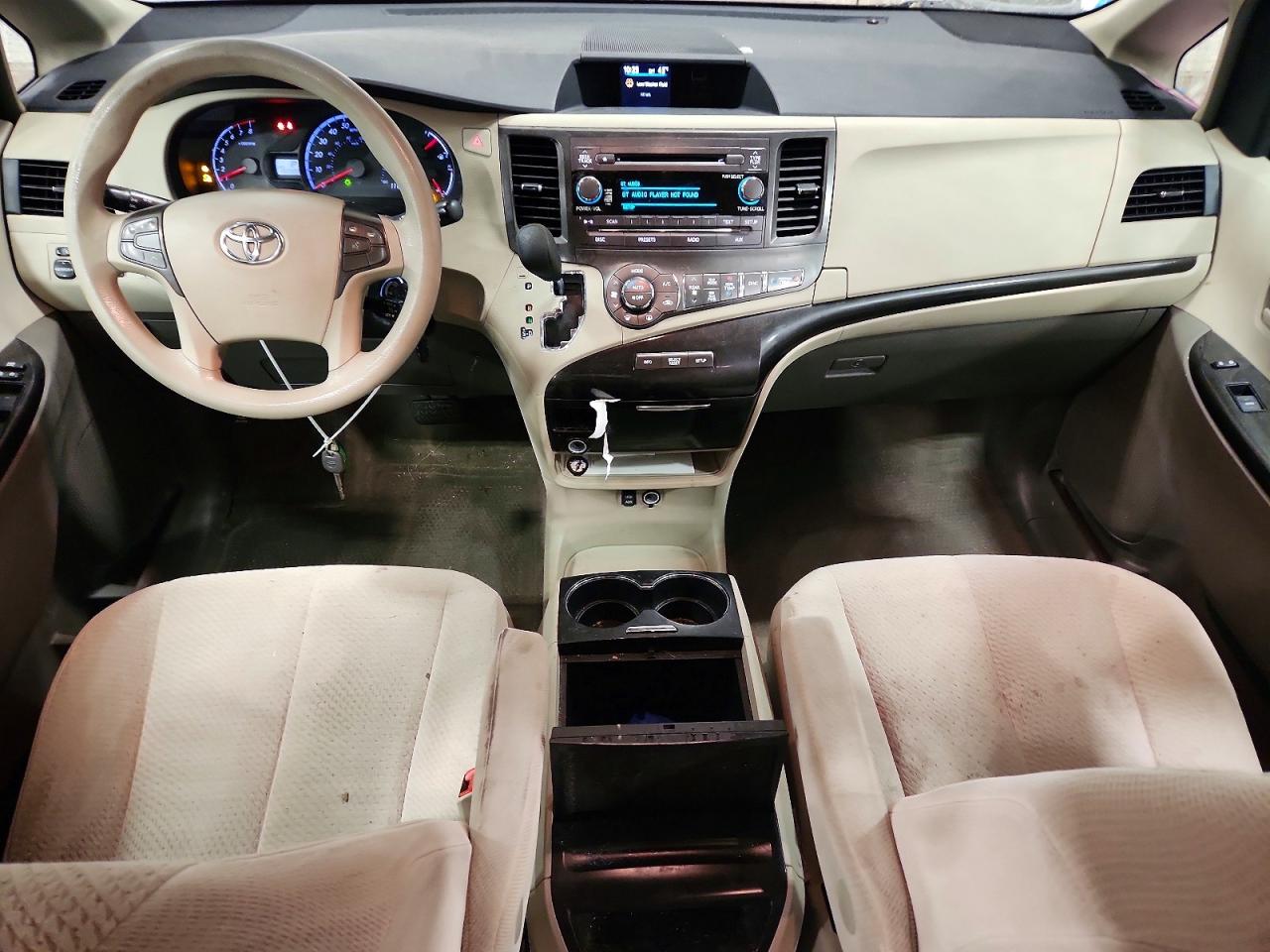 2013 TOYOTA SIENNA LE photo 8